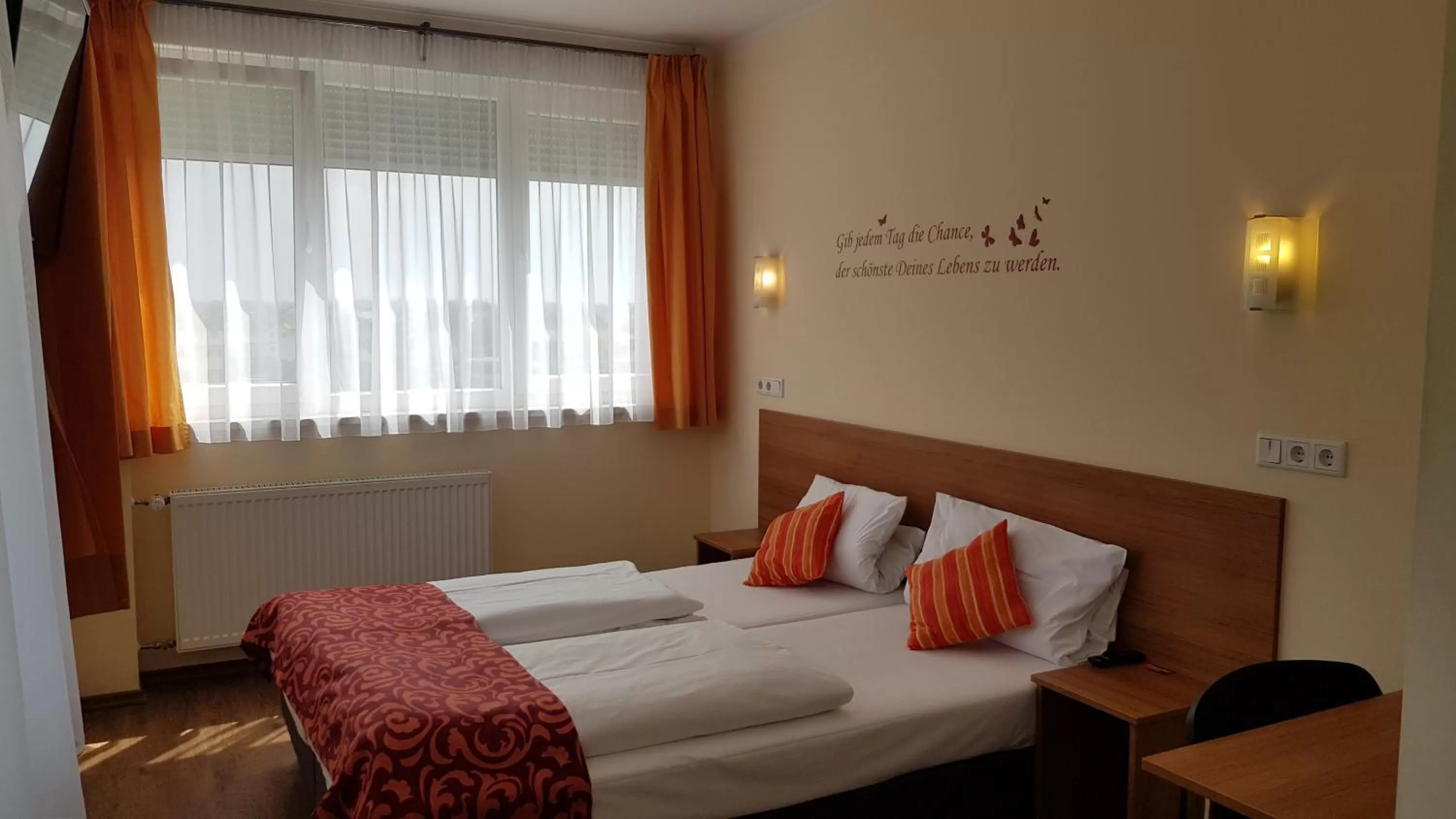 Bed in Dream Inn Hotel Regensburg Ost