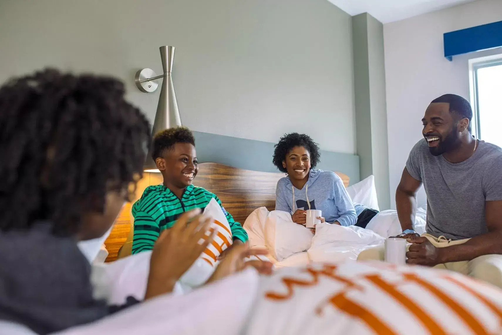 People, Bed in The Kartrite Resort and Indoor Waterpark People, Bed in The Kartrite Resort and Indoor Waterpark