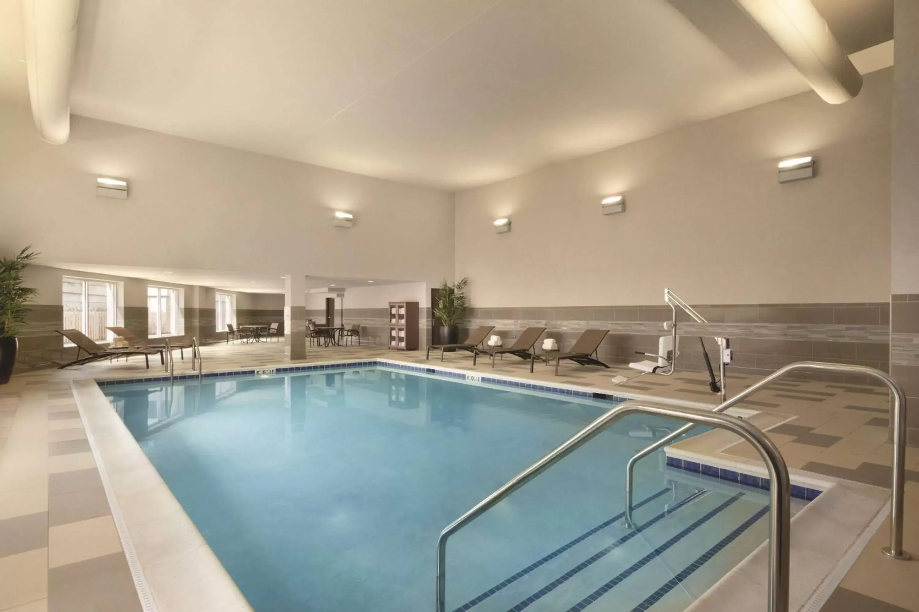 On site, Swimming Pool in Hyatt Place Chicago O'Hare Airport
