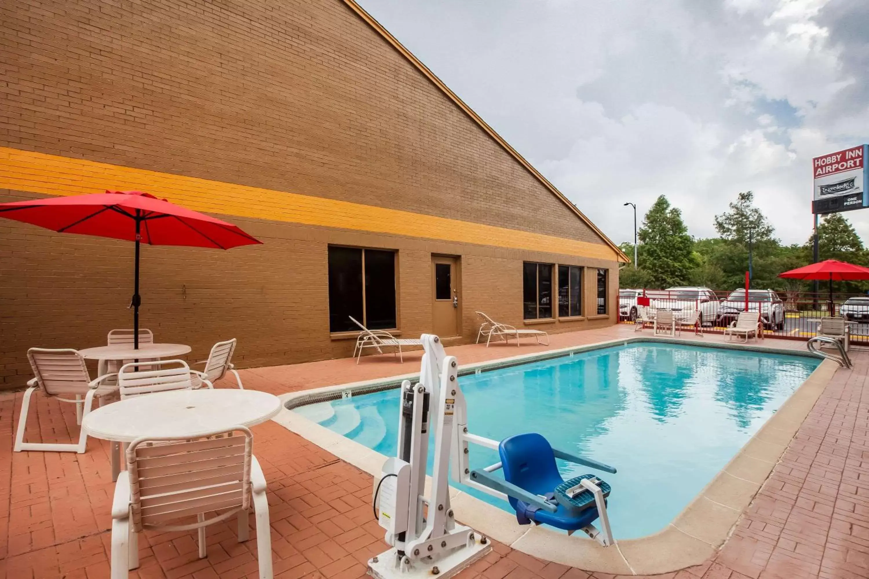 On site, Swimming Pool in Travelodge by Wyndham Houston Hobby Airport
