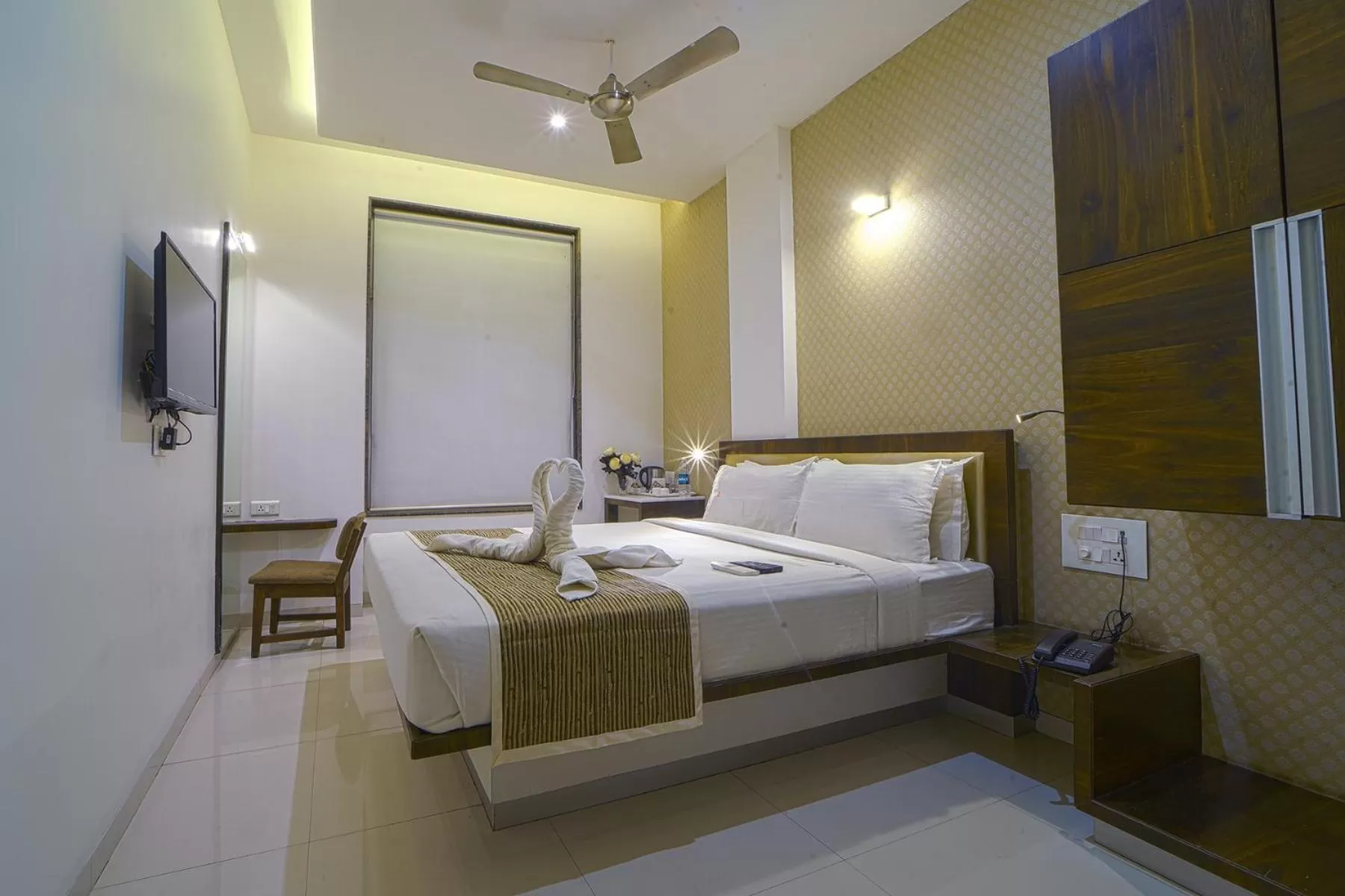 View (from property/room), Bed in Hotel SRI SRI EXECUTIVE KOLHAPUR NEAR MAHALAXMI TEMPLE