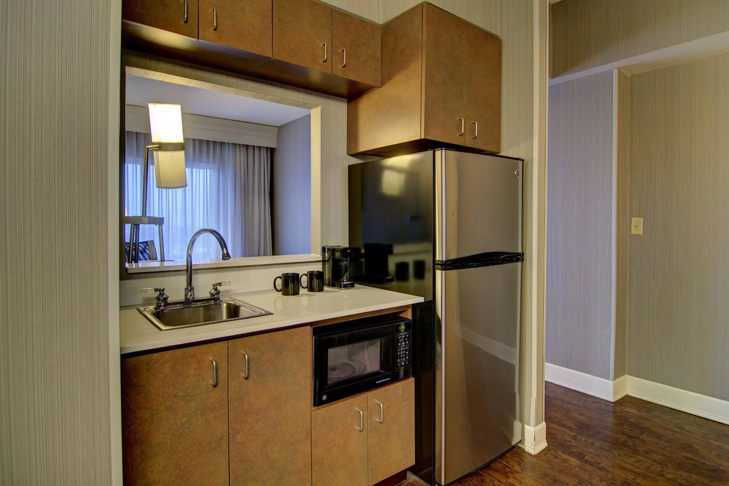 Bedroom, Kitchen/Kitchenette in Courtyard by Marriott Tysons McLean