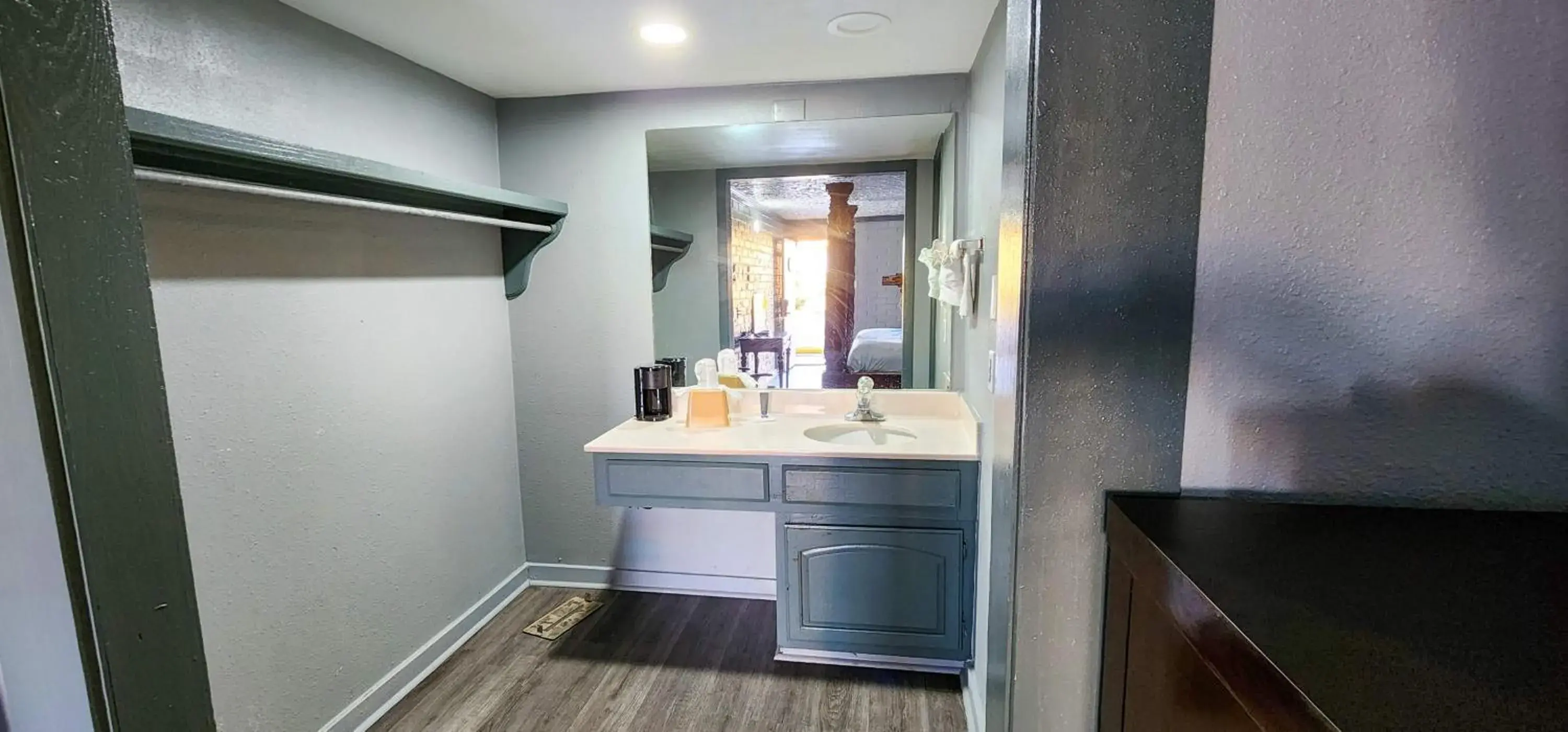 Bathroom, Kitchen/Kitchenette in Stratford Inn Tyler