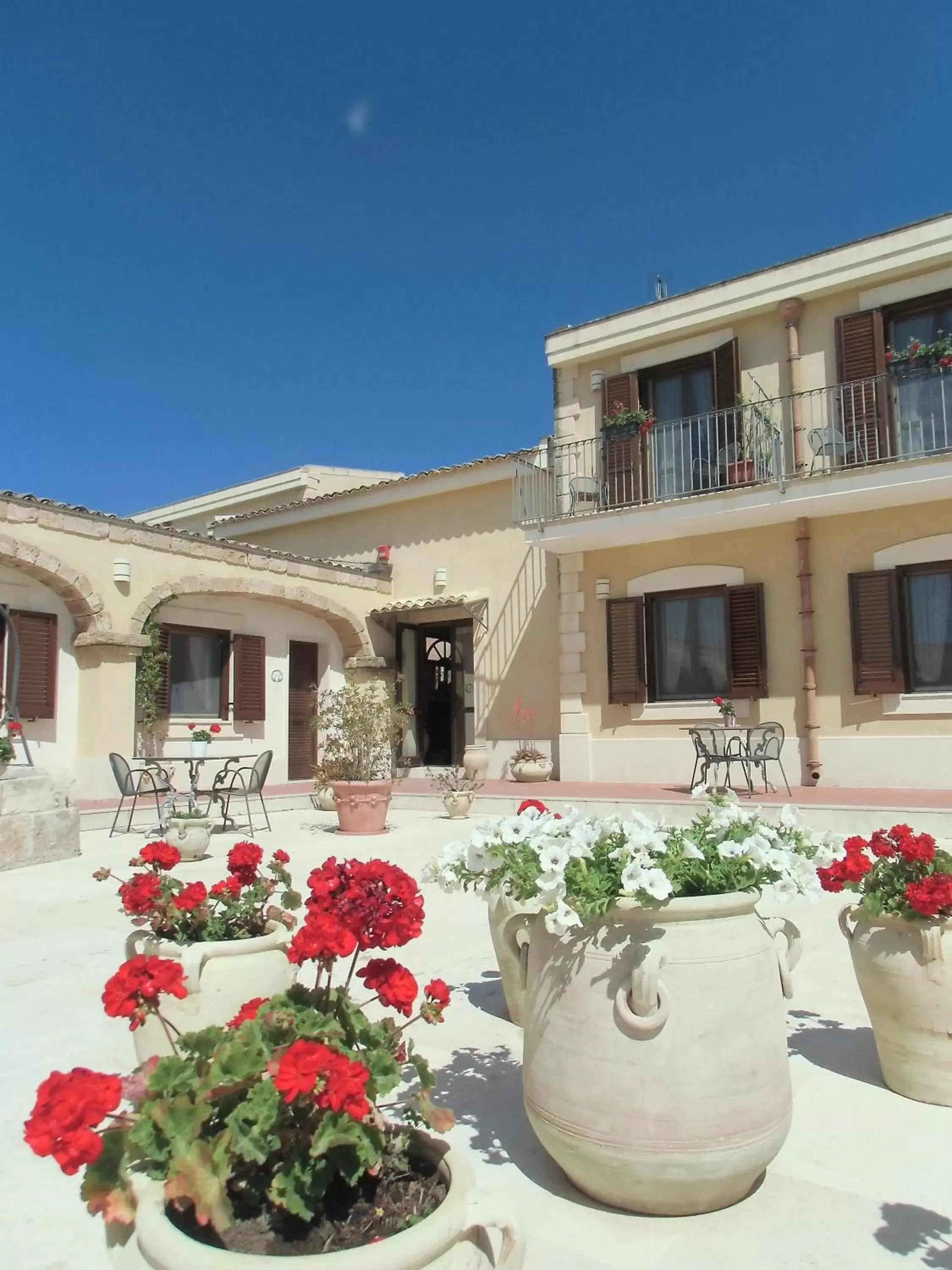 Facade/entrance, Property Building in Hotel La Corte Del Sole