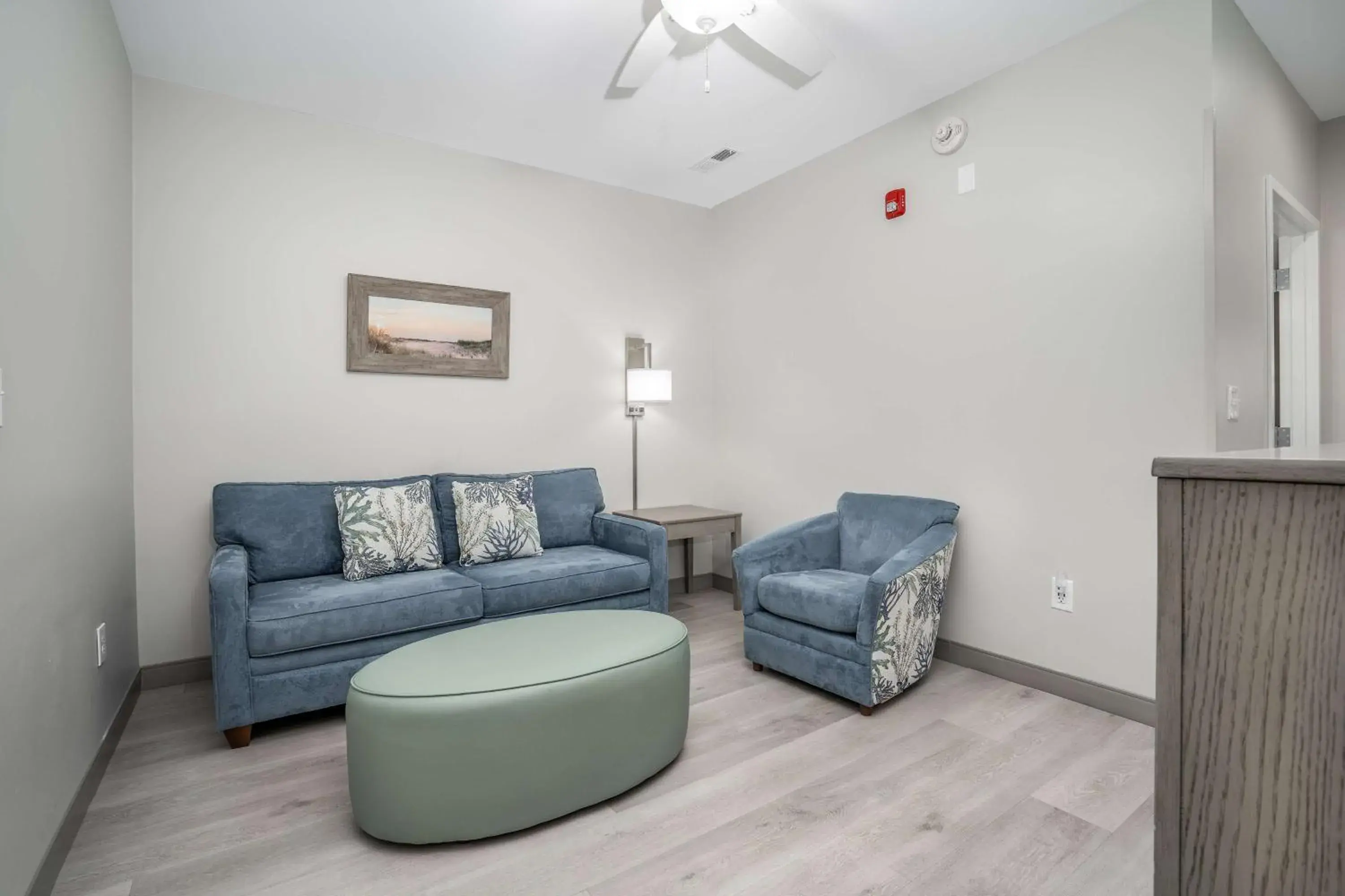 Living room, Seating Area in Lighthouse Suites - Best Western Signature Collection