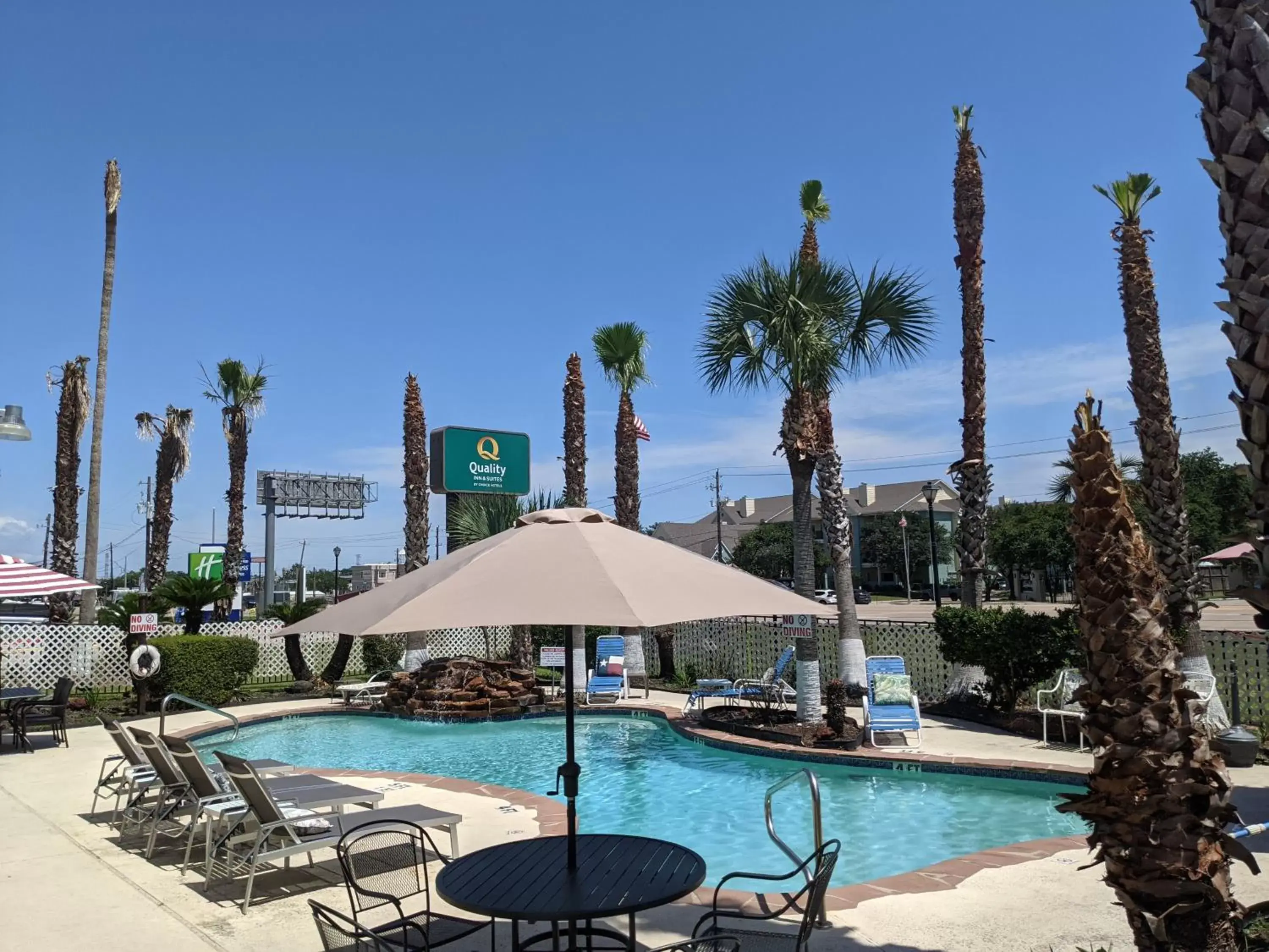 Swimming Pool in Quality Inn and Suites Seabrook - NASA - Kemah