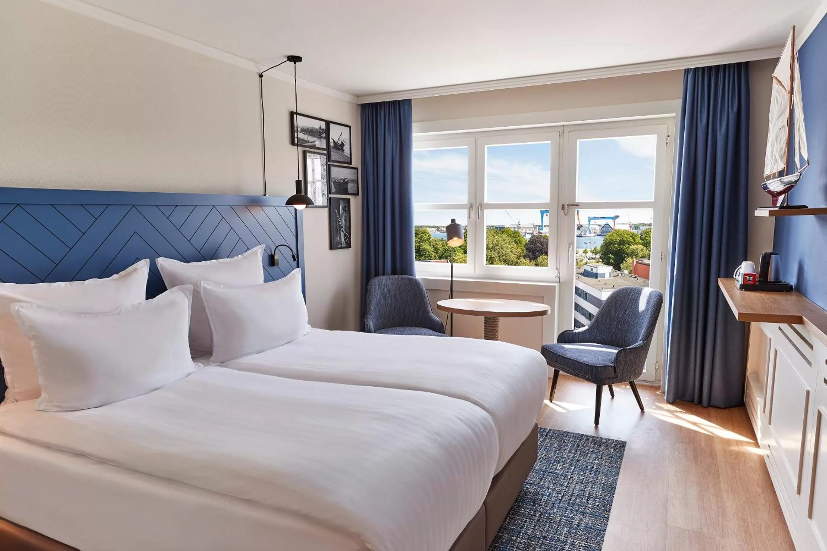Comfort Double Room with Harbor View in Steigenberger Conti Hansa