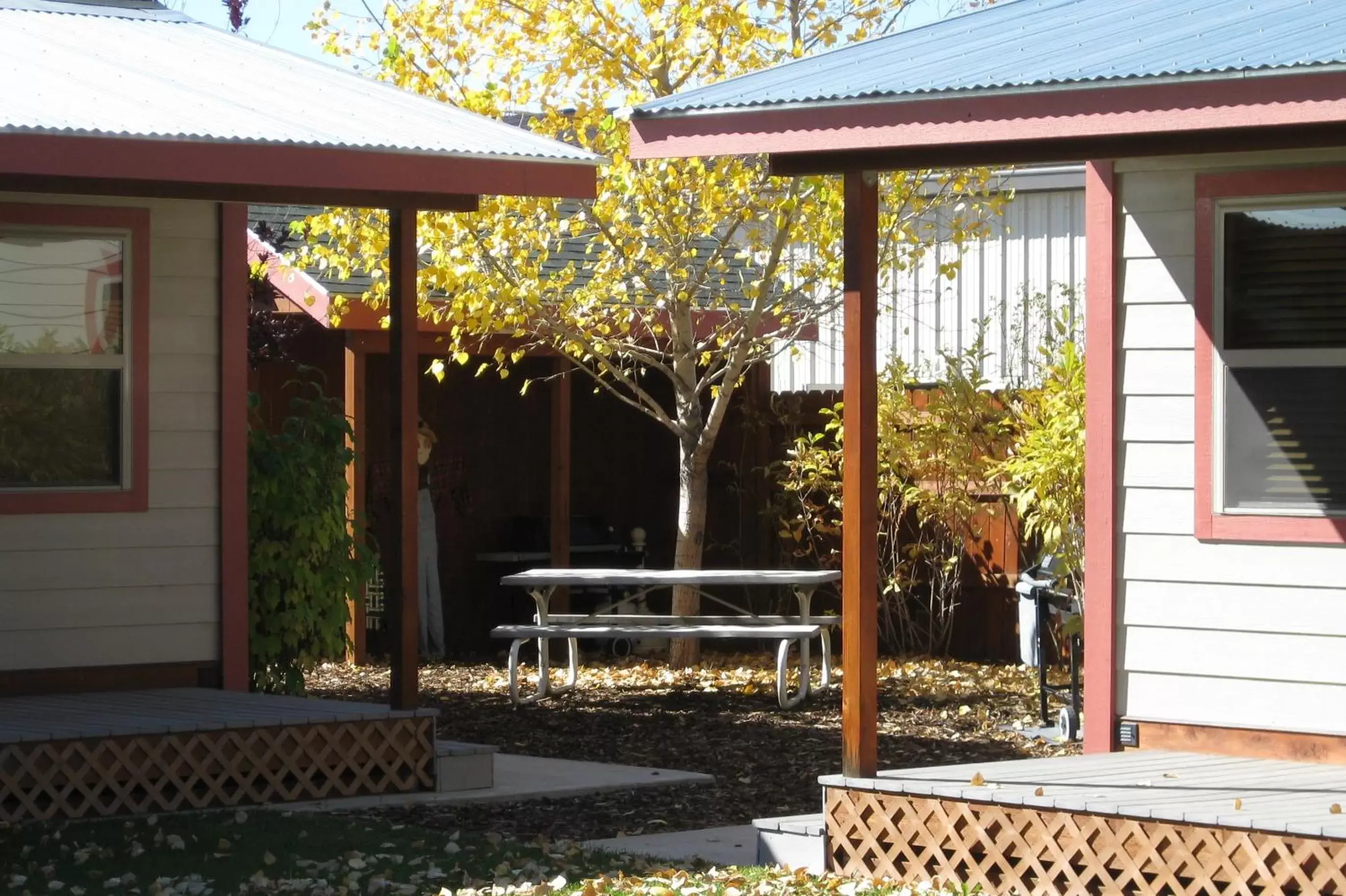 Two-Bedroom Bungalow in Pinedale Cozy Cabins