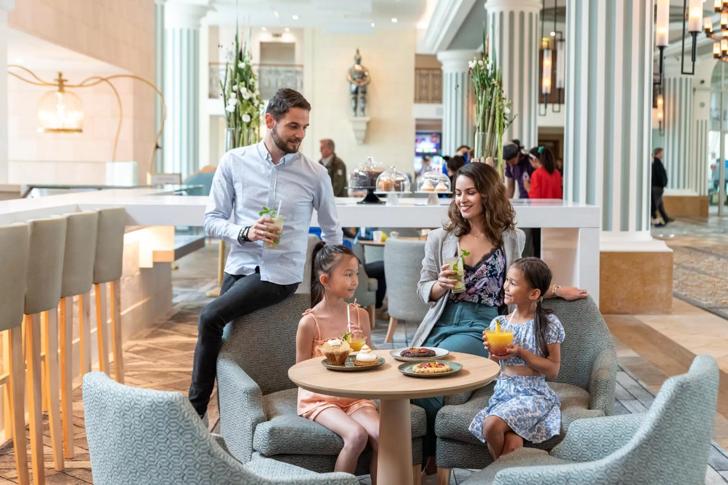 Lounge or bar in Dream Castle Hotel Marne La Vallee