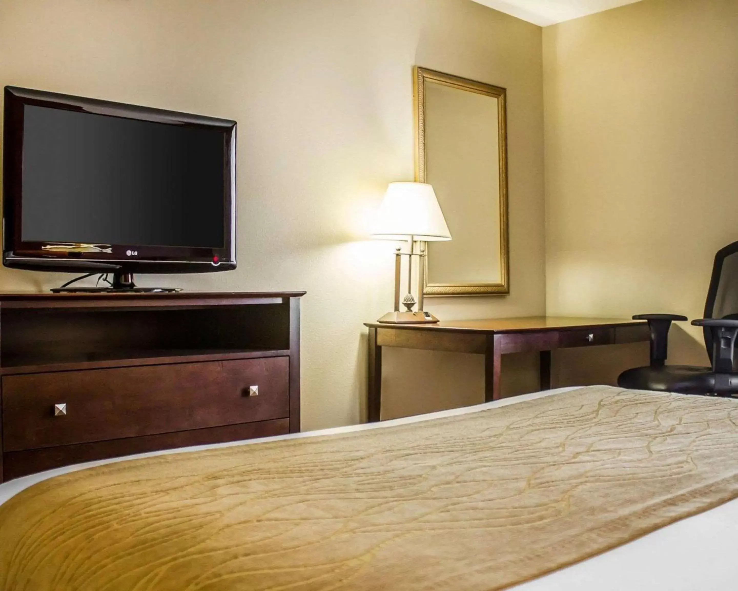 Photo of the whole room, TV/Entertainment Center in Comfort Inn & Suites