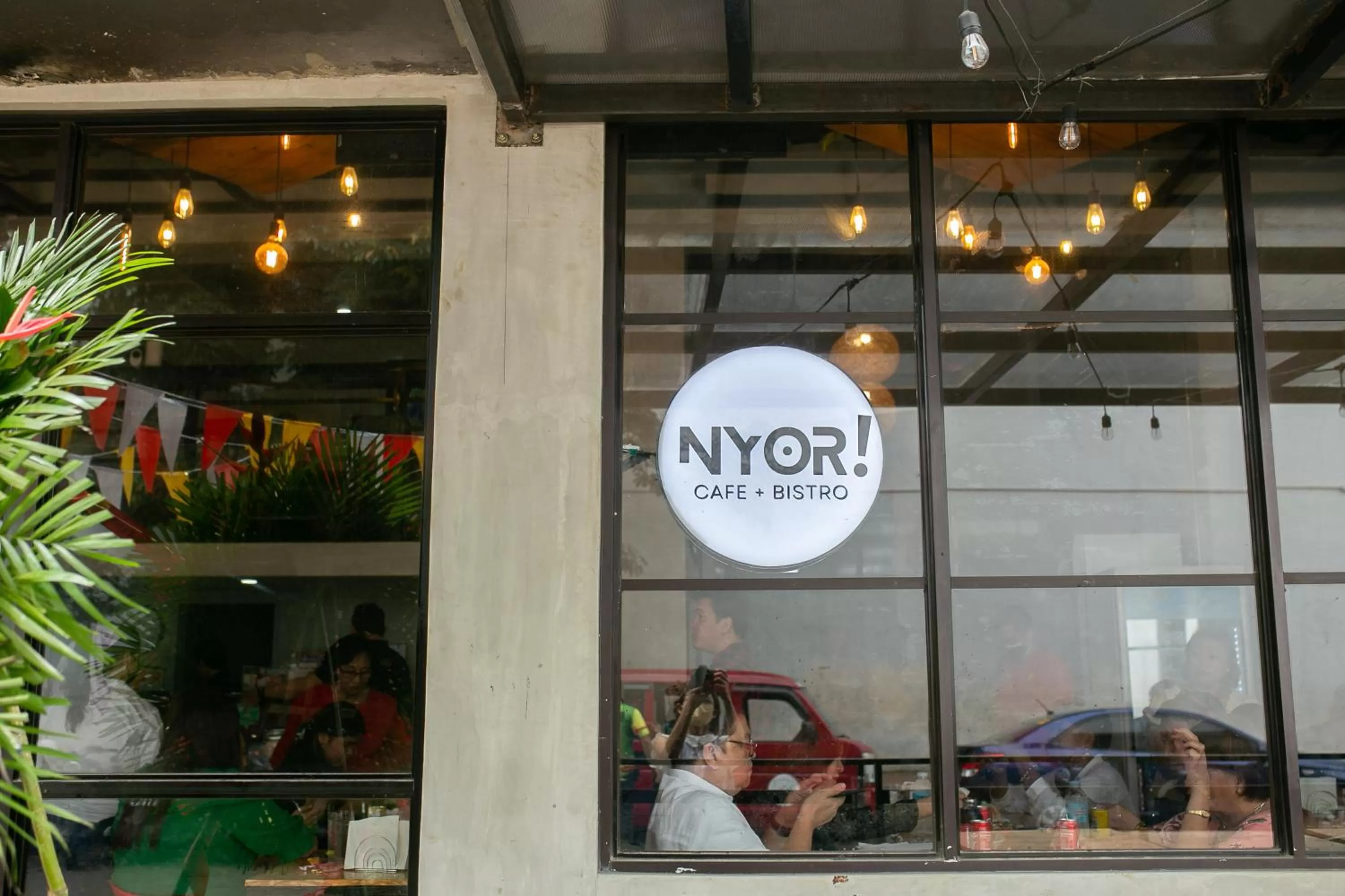 Restaurant/places to eat in HappyNest Hostel Cebu