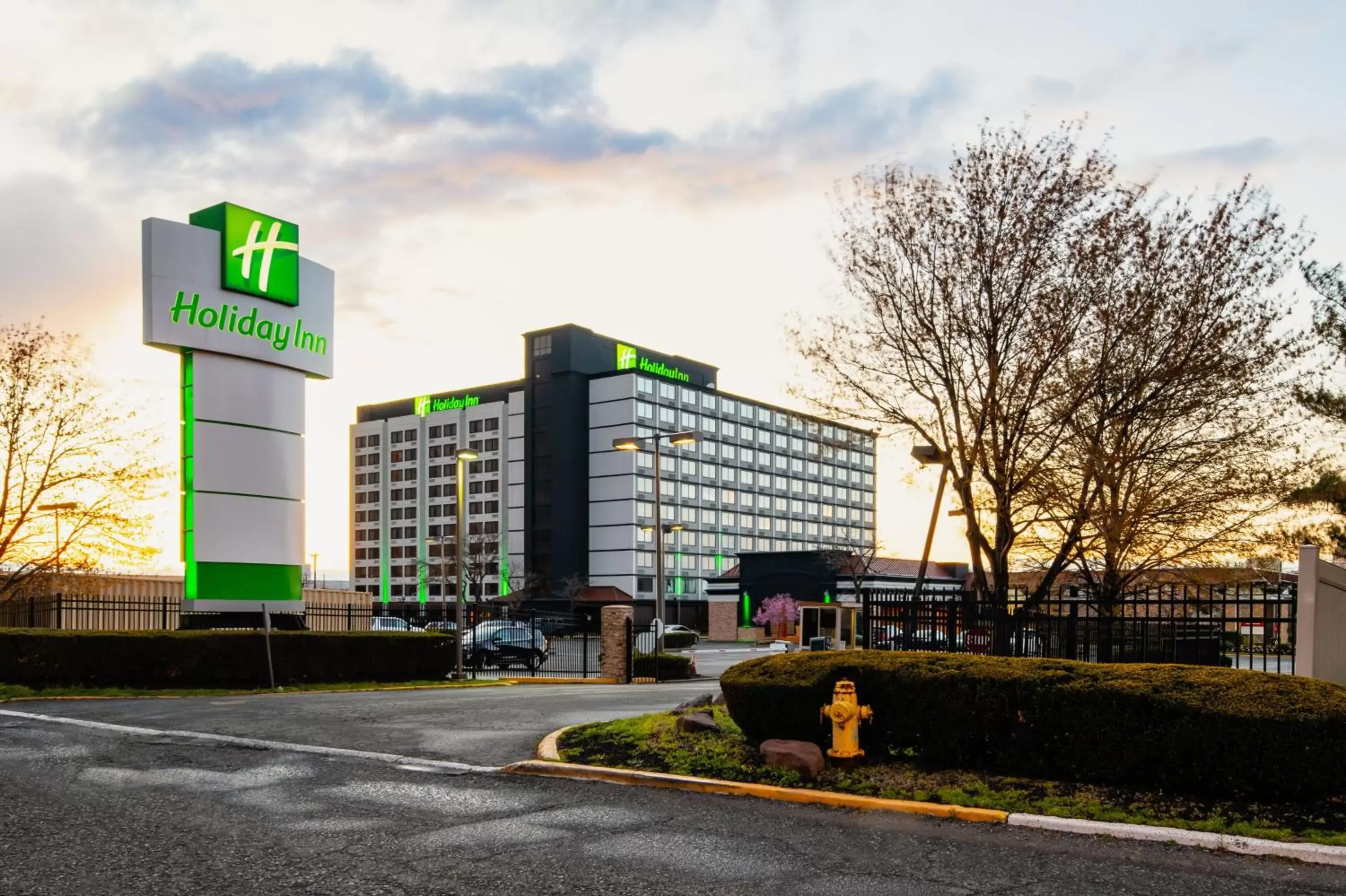 Property Building in Holiday Inn Newark International Airport