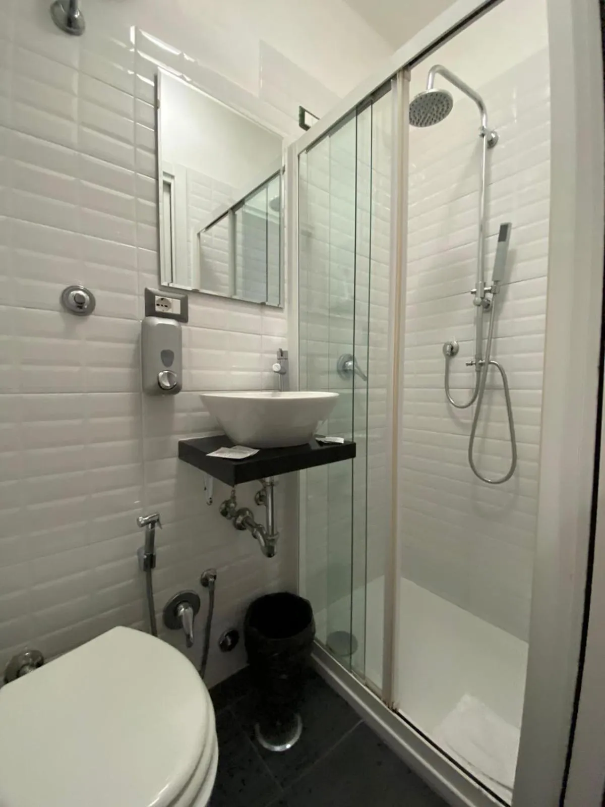 Bathroom in The Place In Rome Guest House