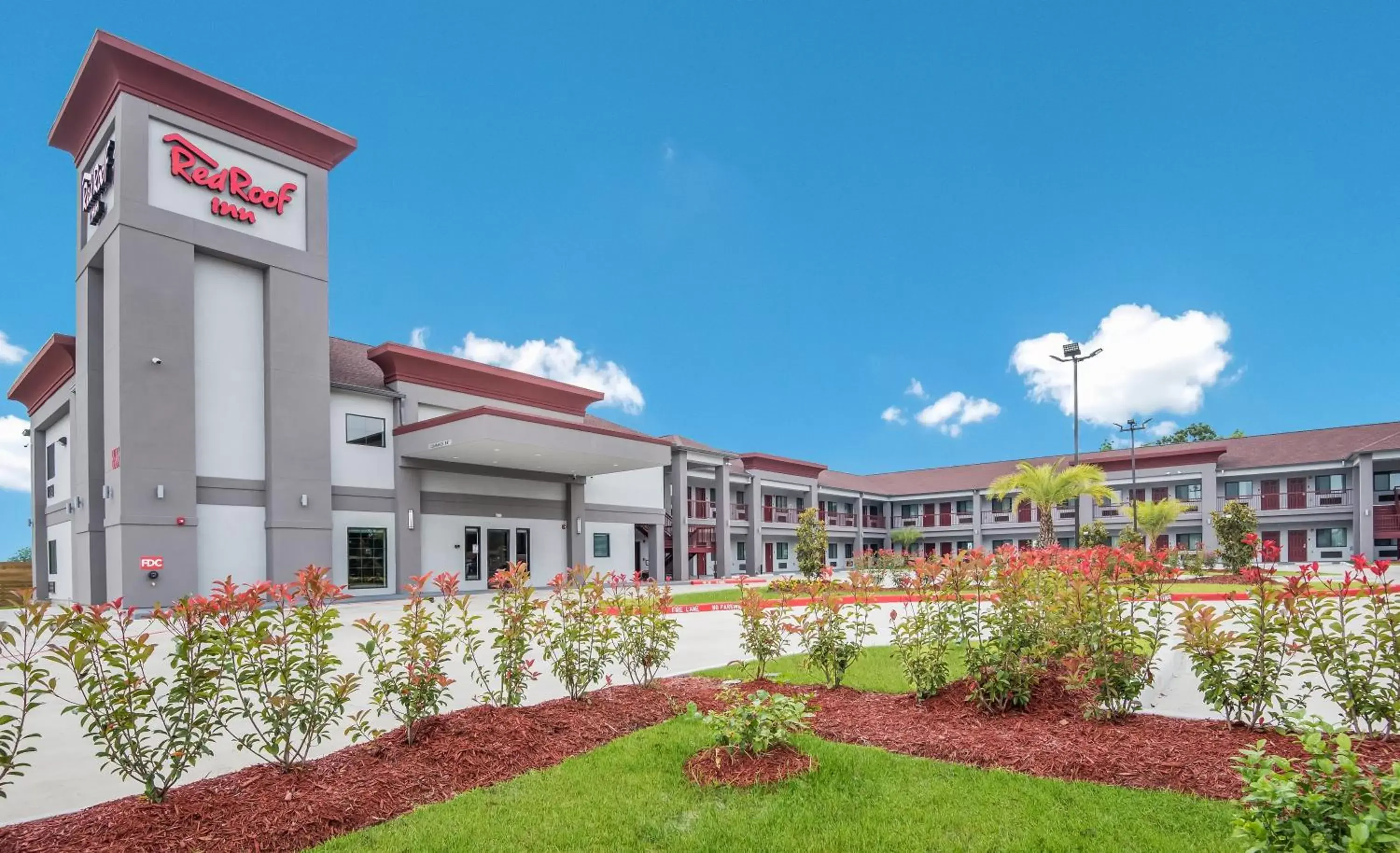 Property building, Garden in Red Roof Inn Baytown