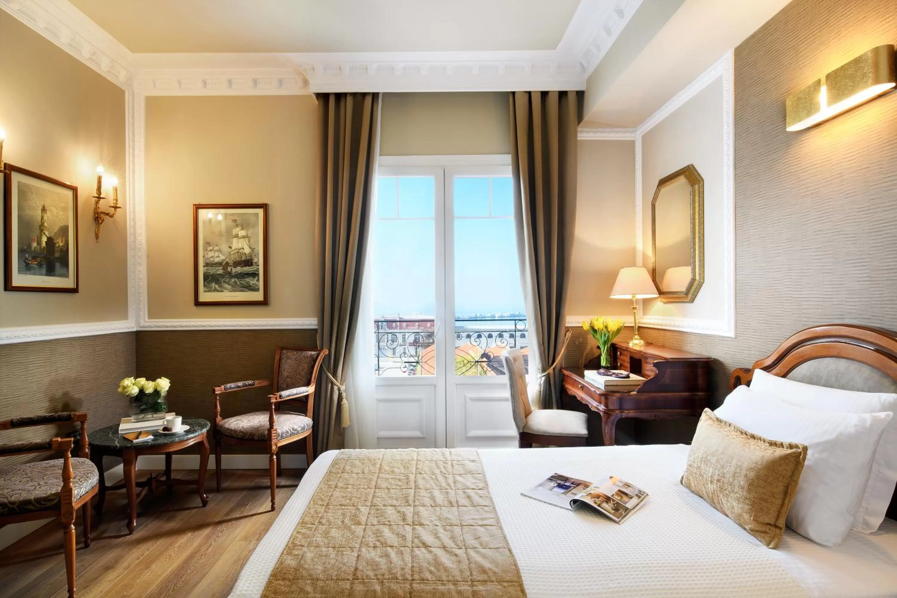 bunk bed, Bed in Mediterranean Palace