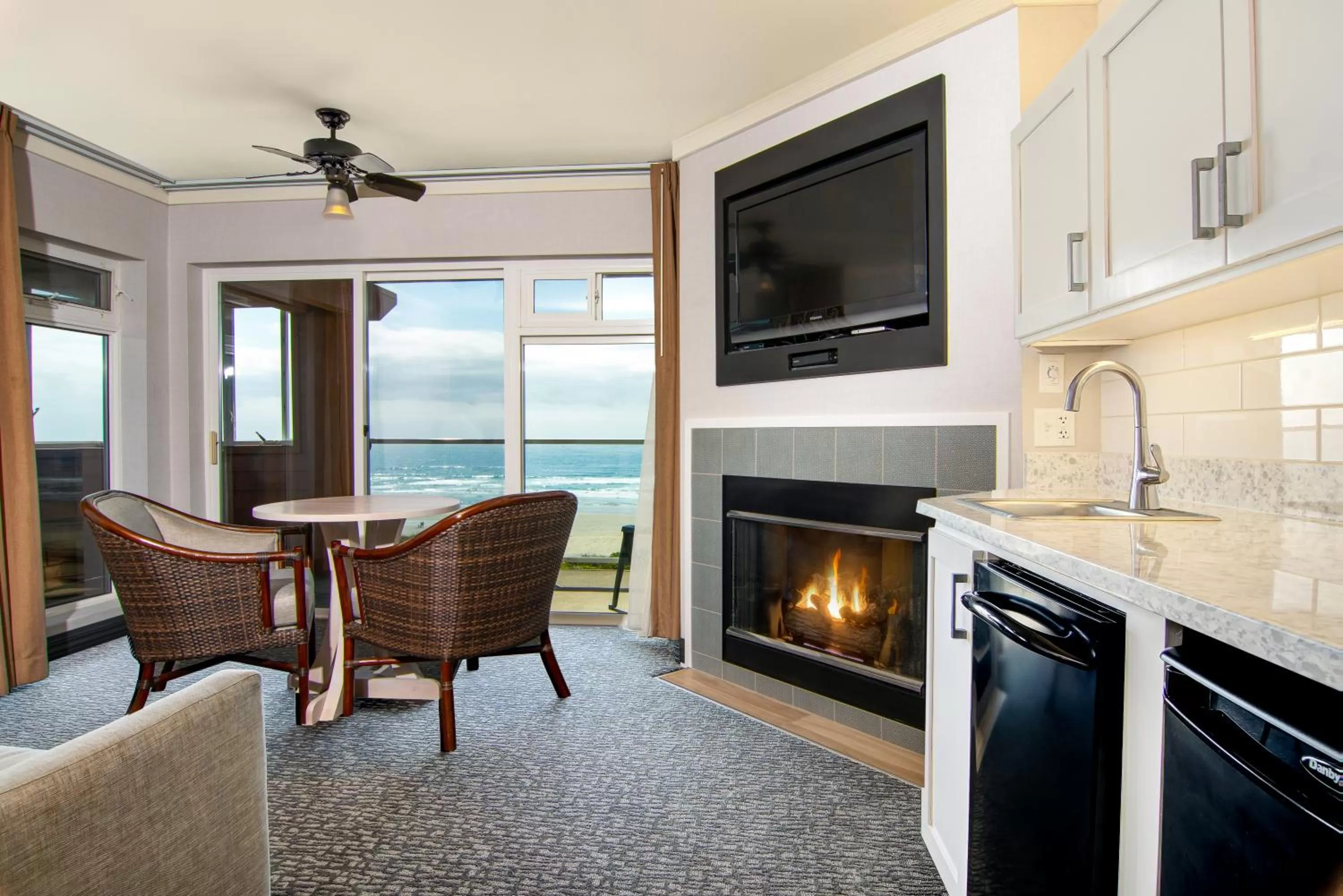 fireplace in Hallmark Resort - Newport