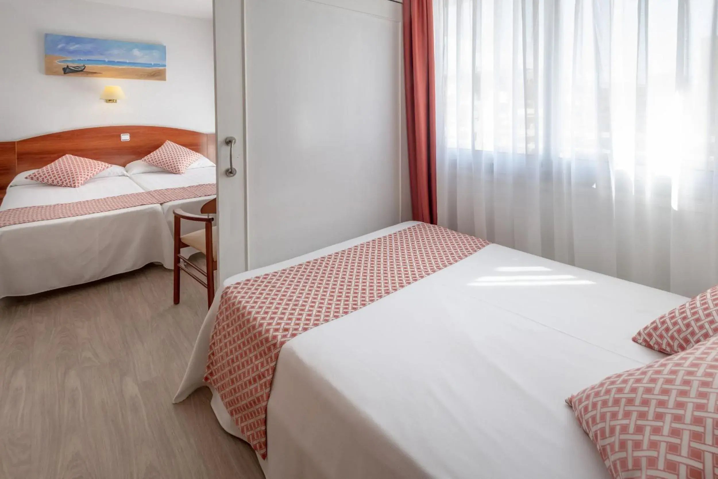 Bed in GHT Balmes, Hotel-Aparthotel&SPLASH