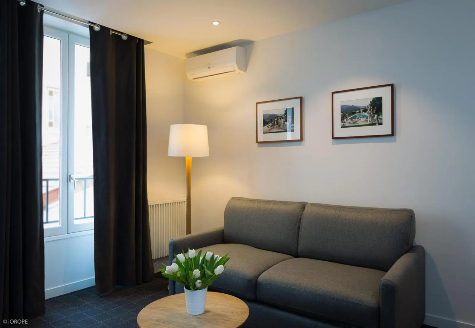 Seating area in Hotel Mirabeau Eiffel