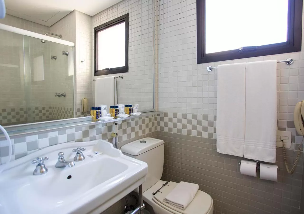 Bathroom in Estanplaza International