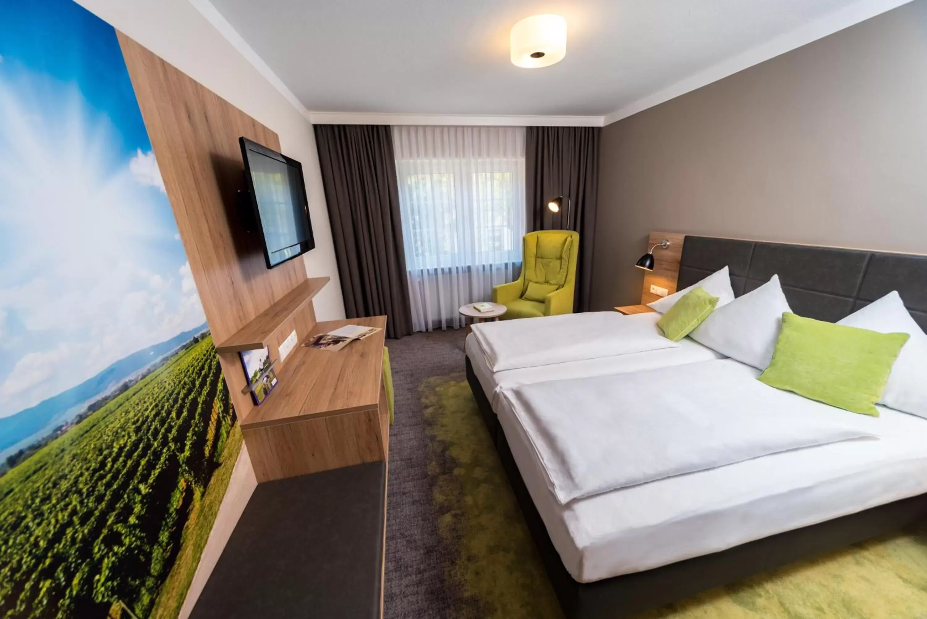 Photo of the whole room, Bed in Pfalzhotel Asselheim Photo of the whole room, Bed in Pfalzhotel Asselheim