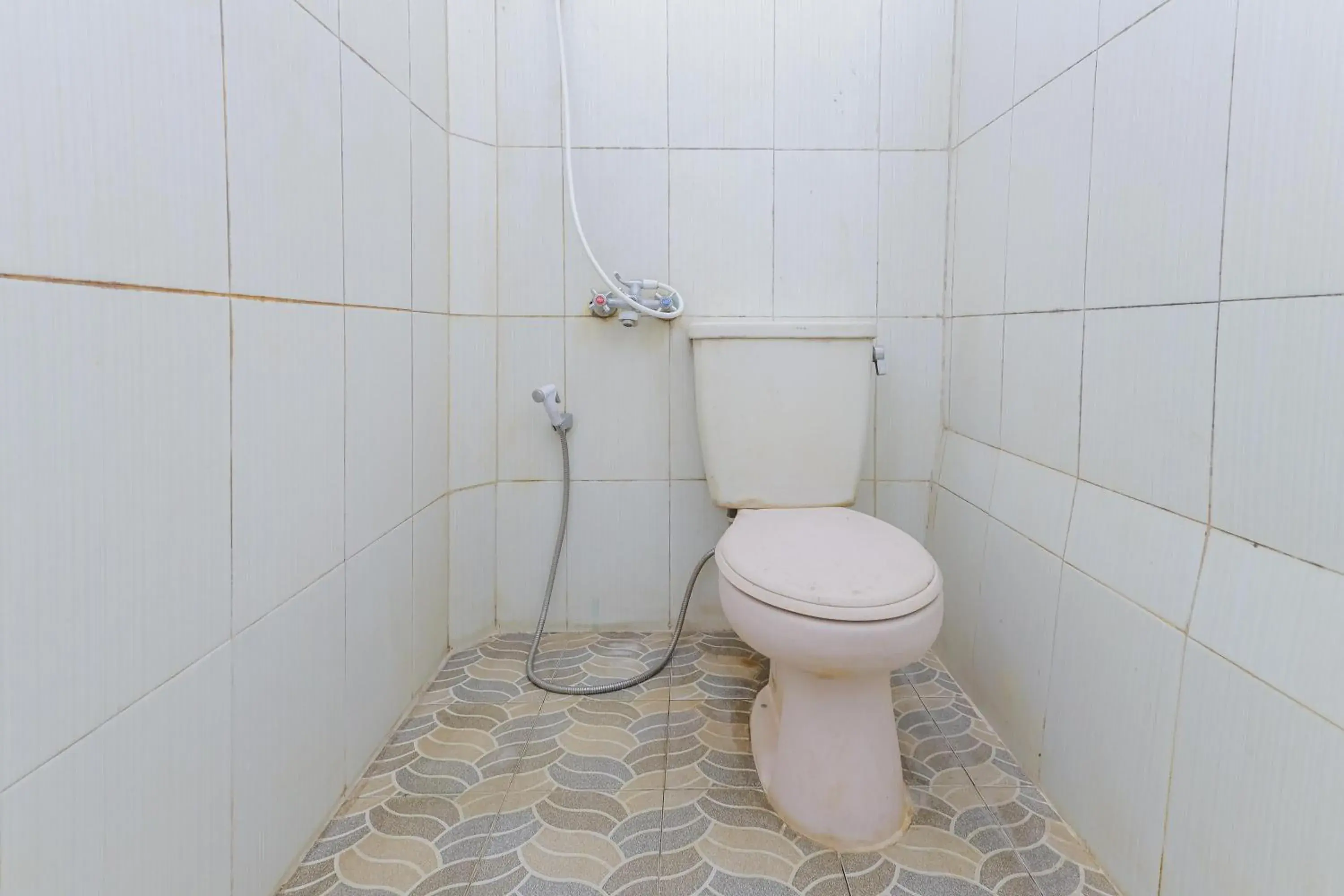 Toilet, Bathroom in OYO 564 Bunga Matahari Guest House And Hotel