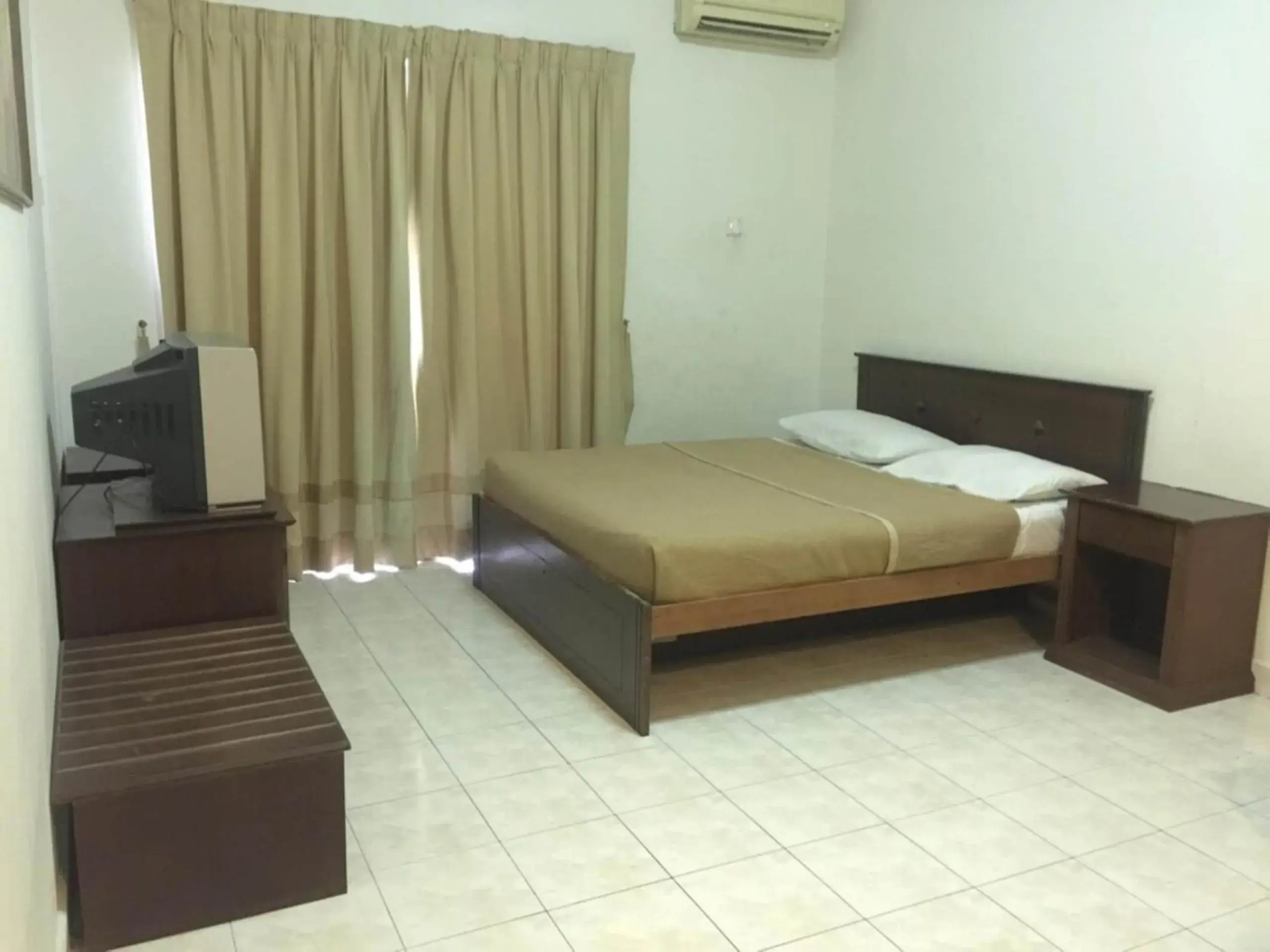 Bedroom, Bed in OYO HOME 90301 Suria Service Apartments @ Bukit Merak Laketown Resort