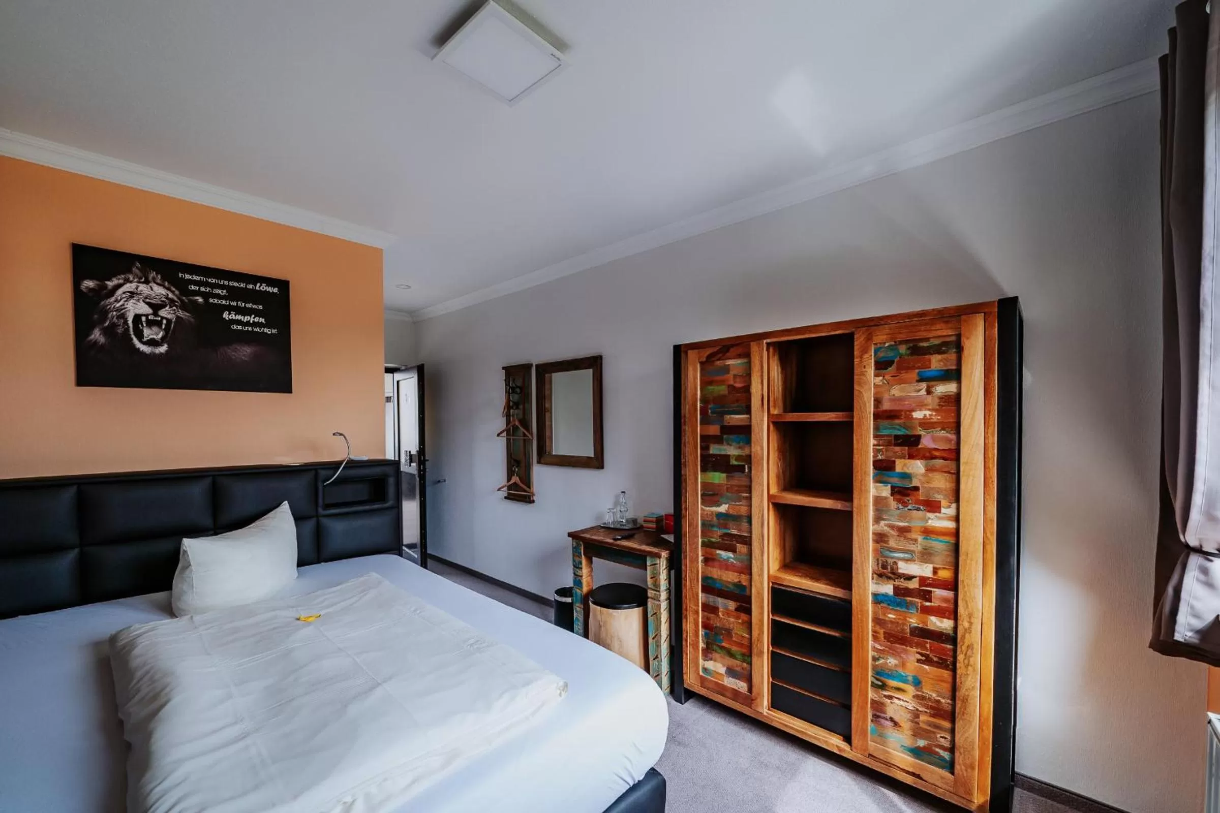 Photo of the whole room, Bed in RobrookS Hotel Garni