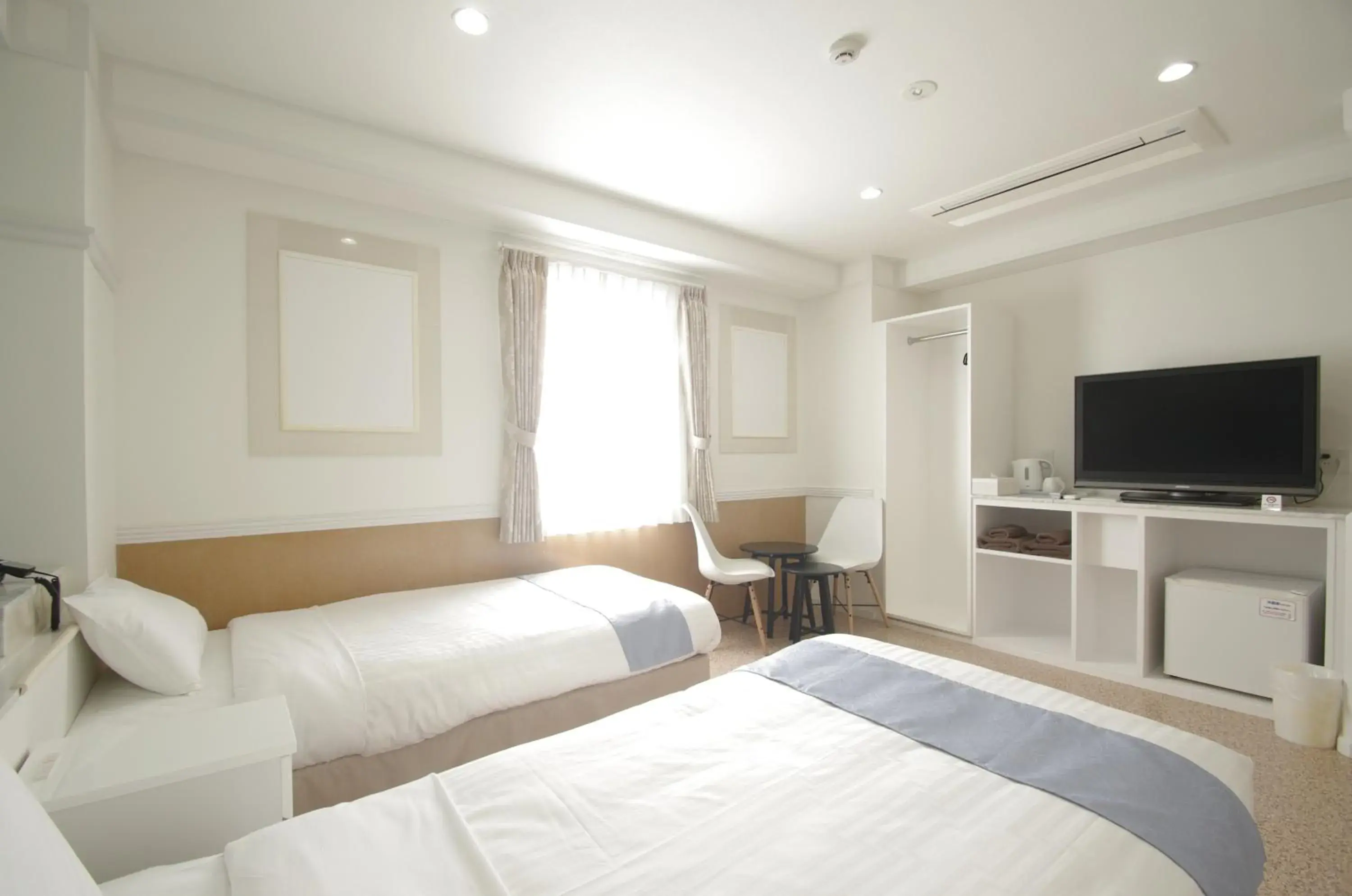 Photo of the whole room, Bed in Hotel Imalle Yokohama Isezakicho