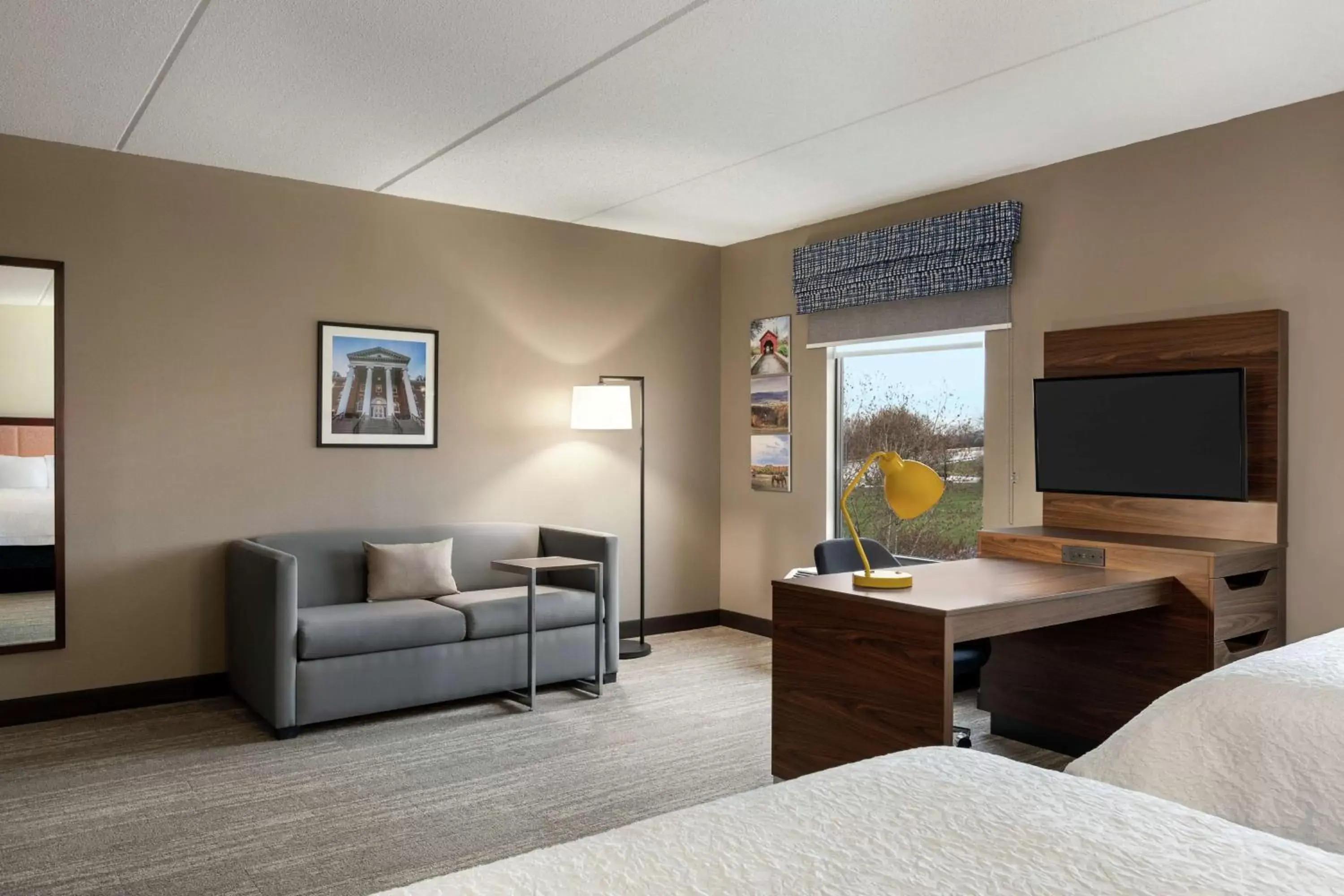 Bedroom, Seating Area in Hampton Inn & Suites Frederick/Fort Detrick