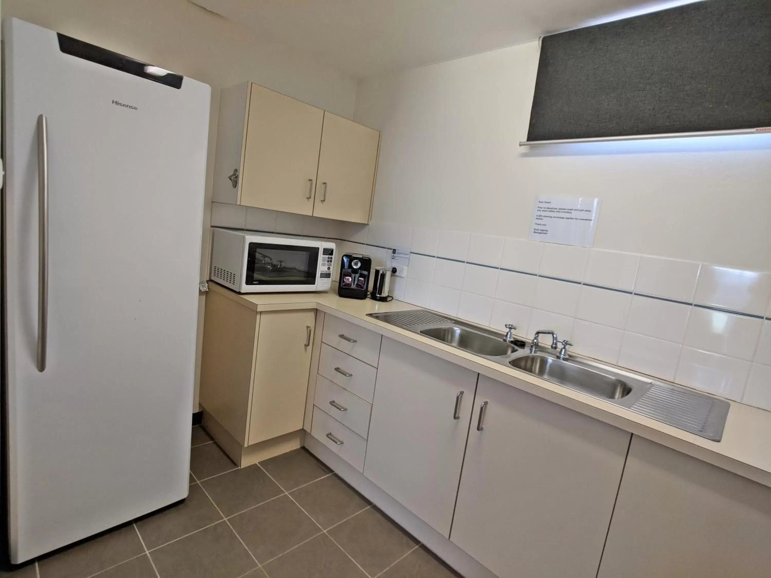 kitchen, Kitchen/Kitchenette in Quality Inn Dubbo International