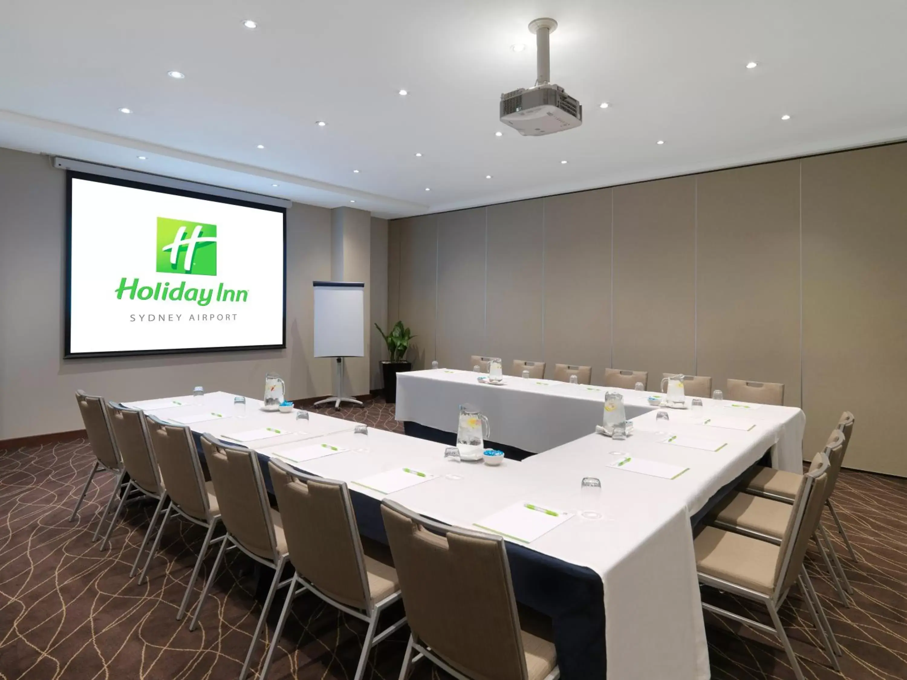 Meeting/conference room in Holiday Inn Sydney Airport, an IHG Hotel
