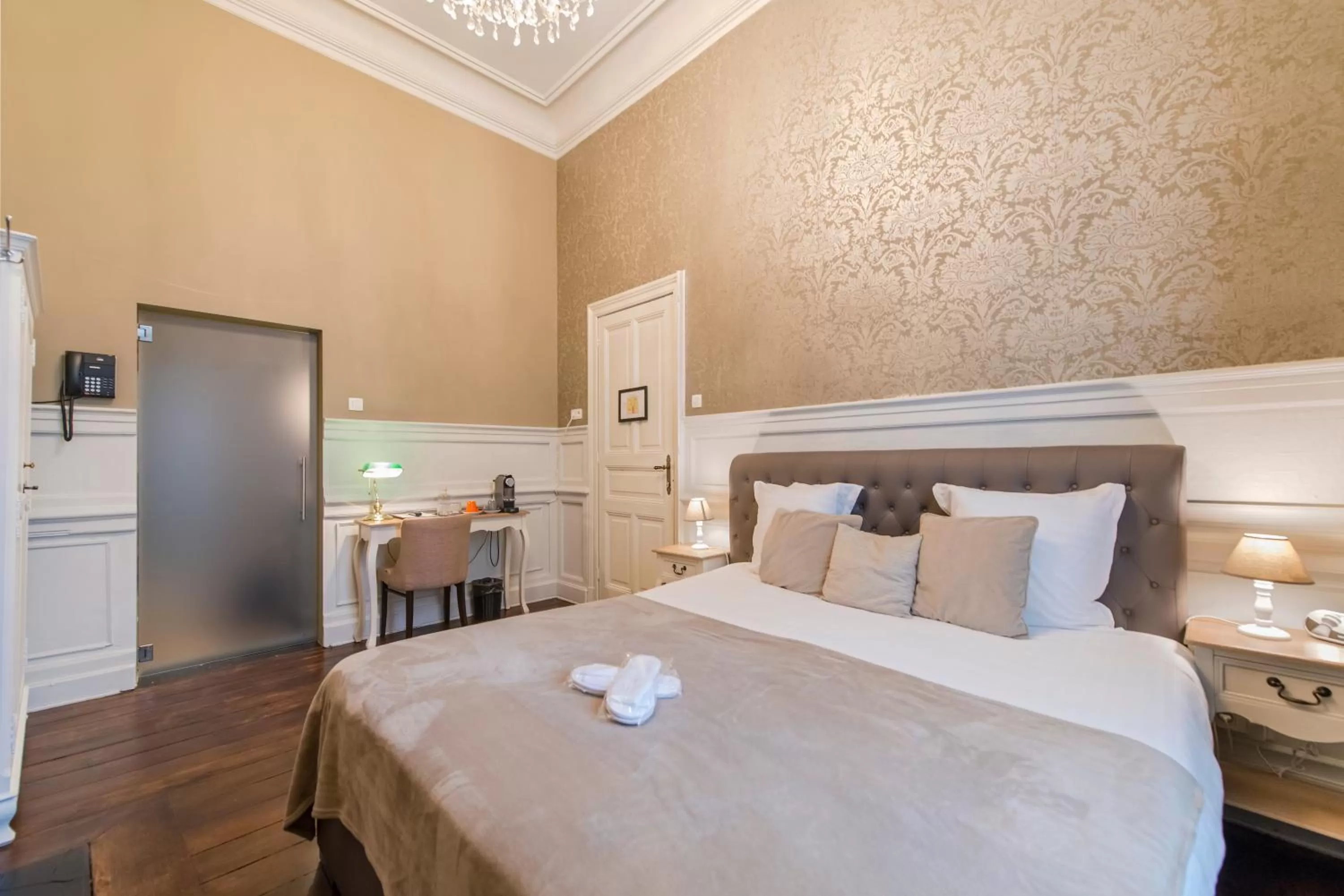 Photo of the whole room, Bed in Boutique Hotel Huys van Steyns