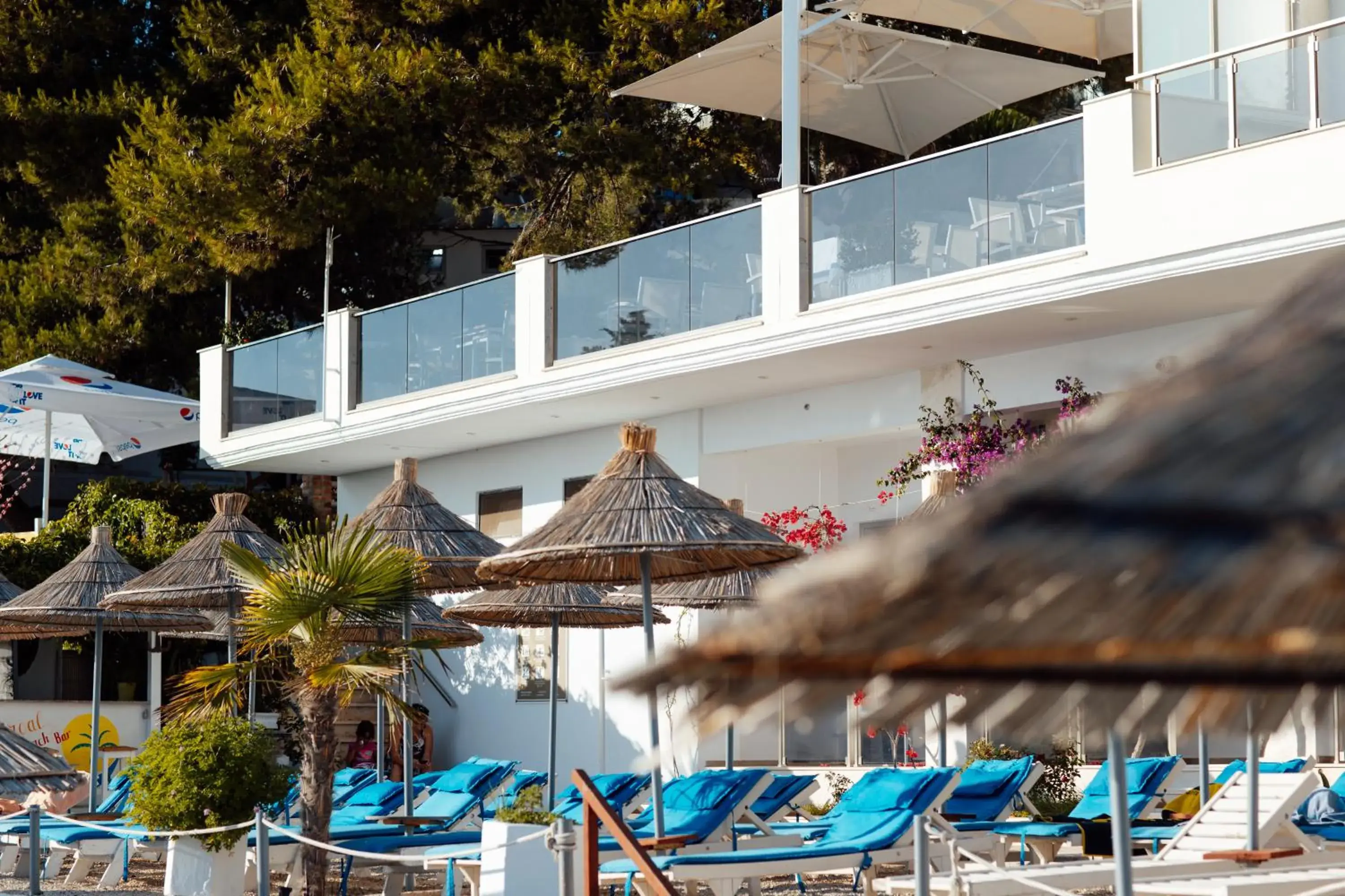 Balcony/Terrace, Swimming Pool in Hotel Jaroal