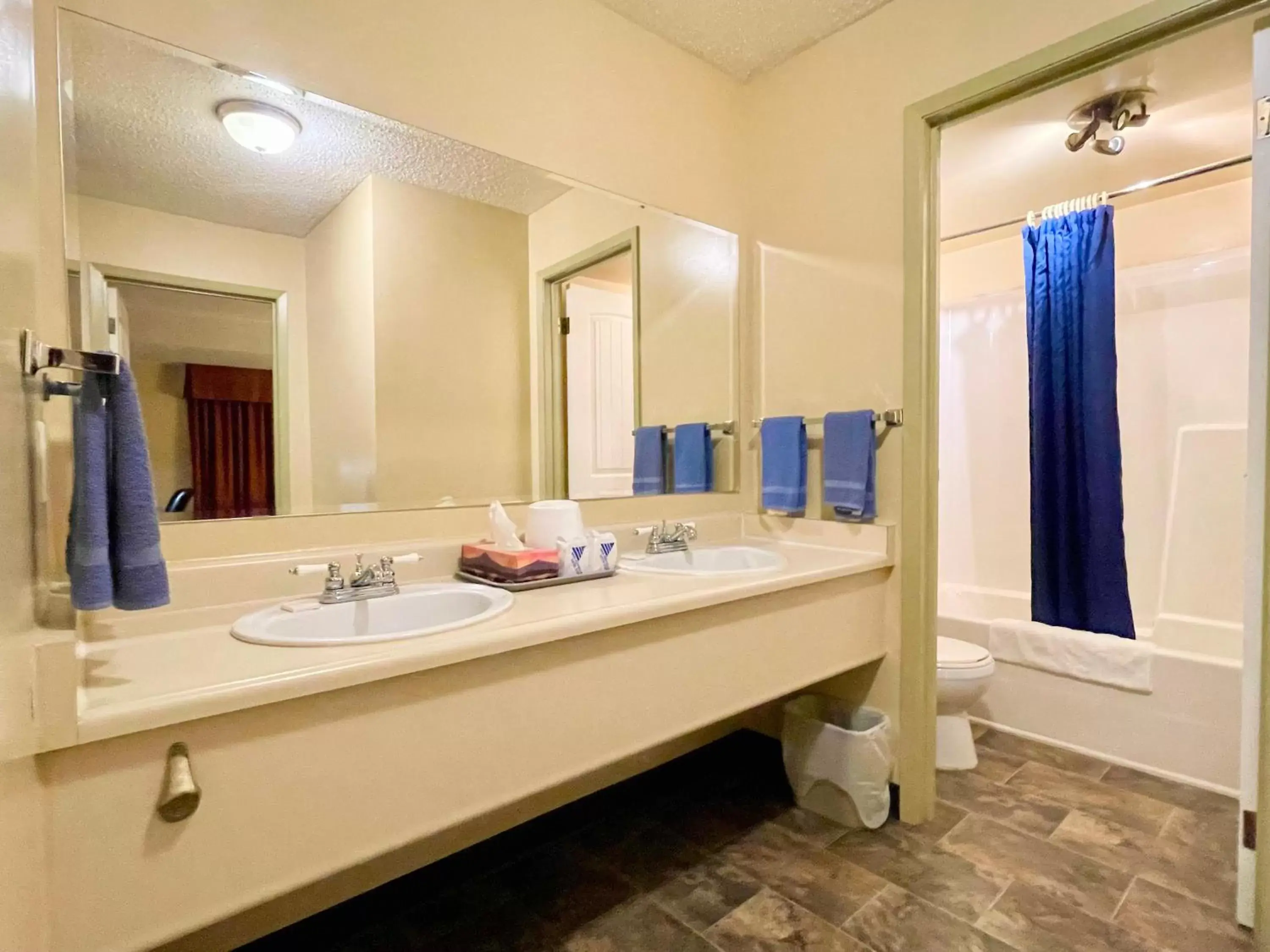 Bathroom in Dockside Inn