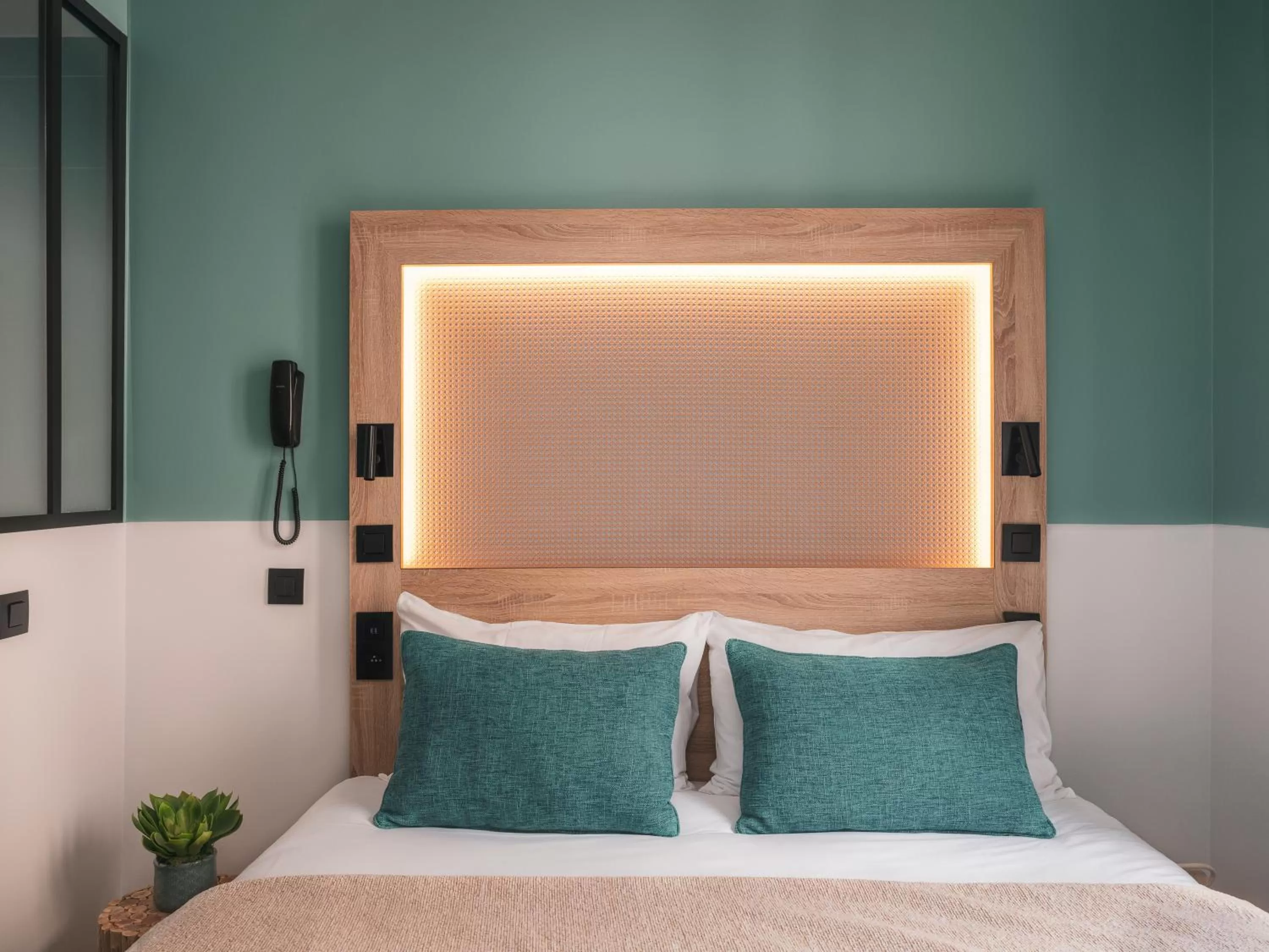 Bedroom, Bed in ibis Styles Paris Montmartre Nord