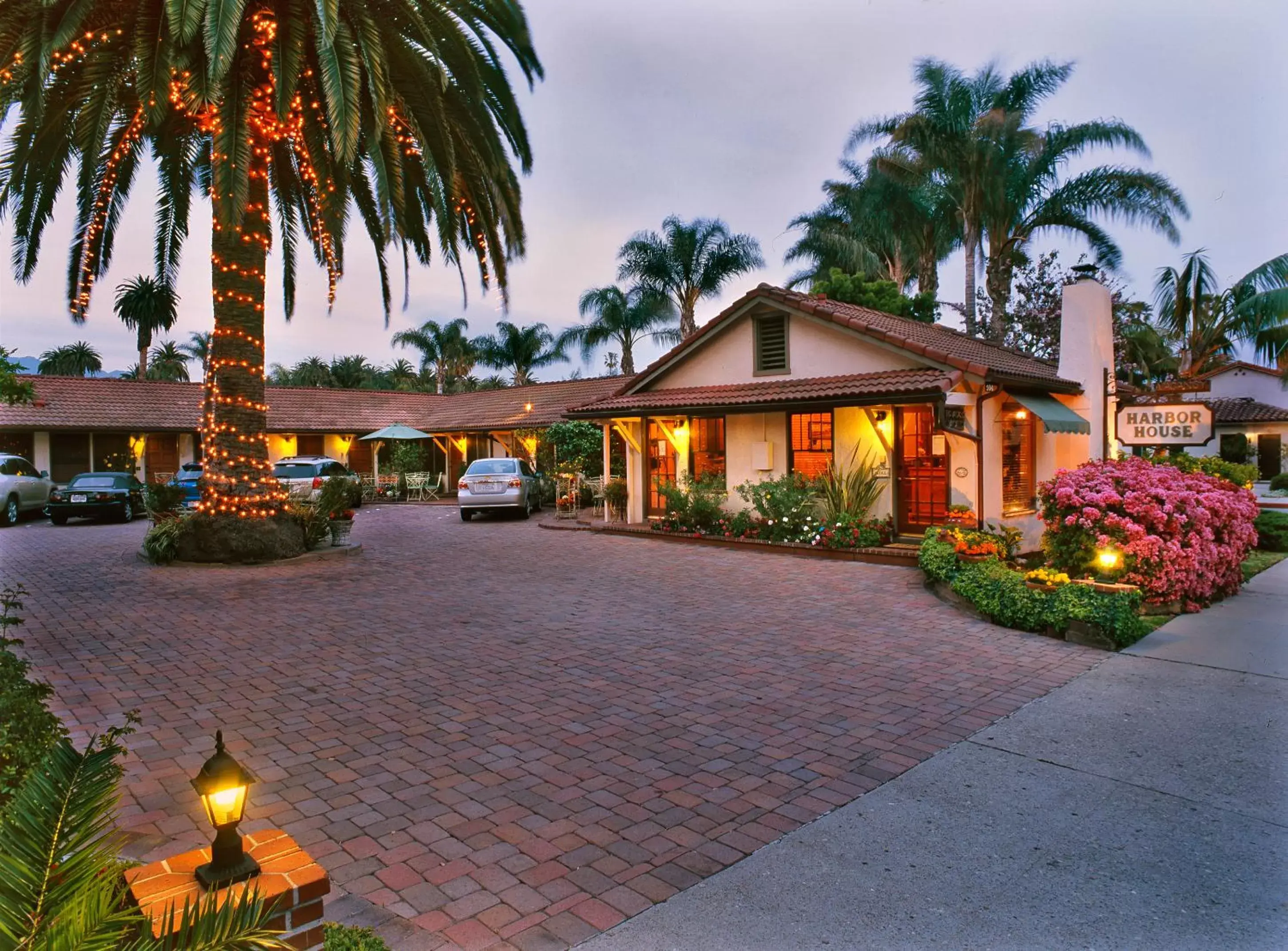 Facade/entrance in Harbor House Inn Facade/entrance in Harbor House Inn
