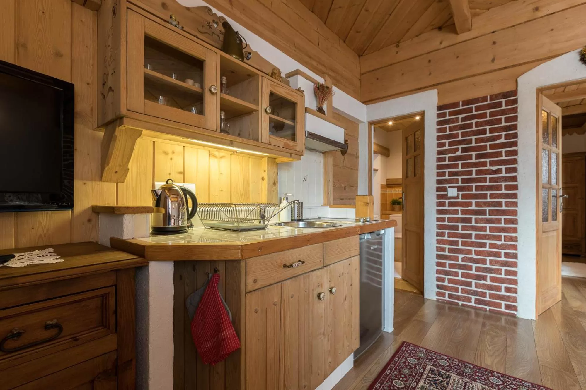 Kitchen or kitchenette in Bambi Cottage