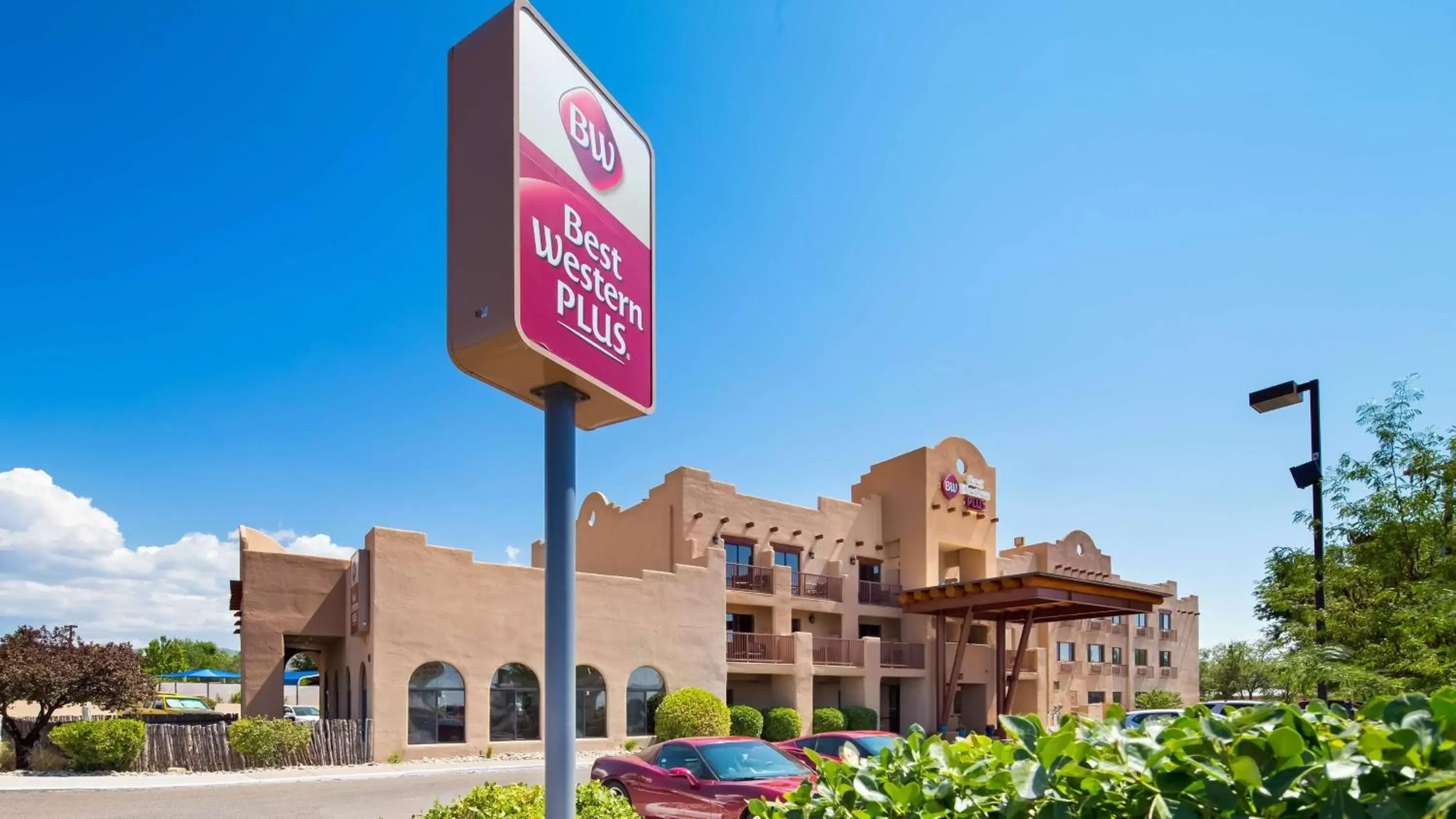 Property building in Best Western Plus Inn of Santa Fe