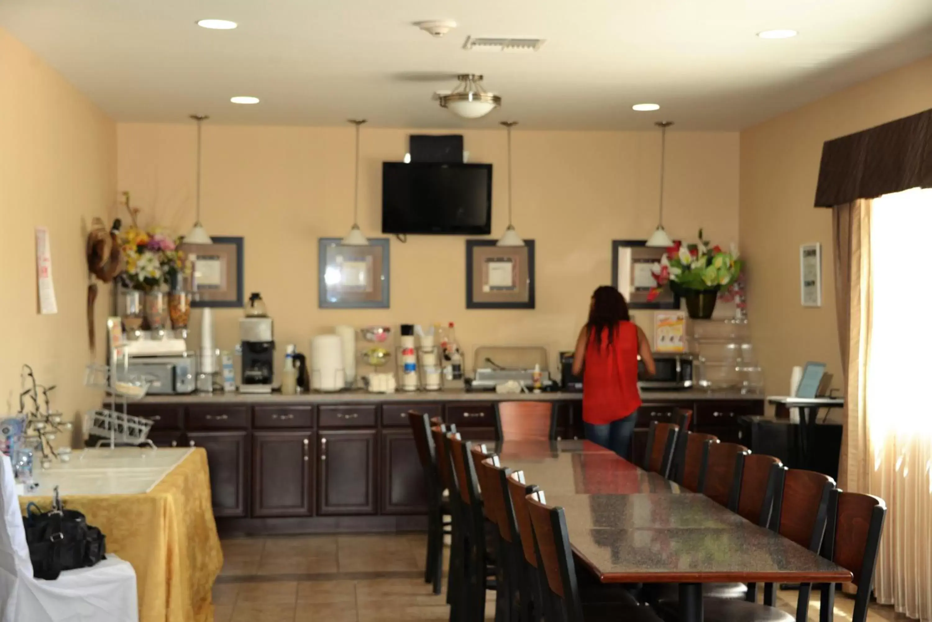 Restaurant/Places to Eat in Irish Inn and Suites