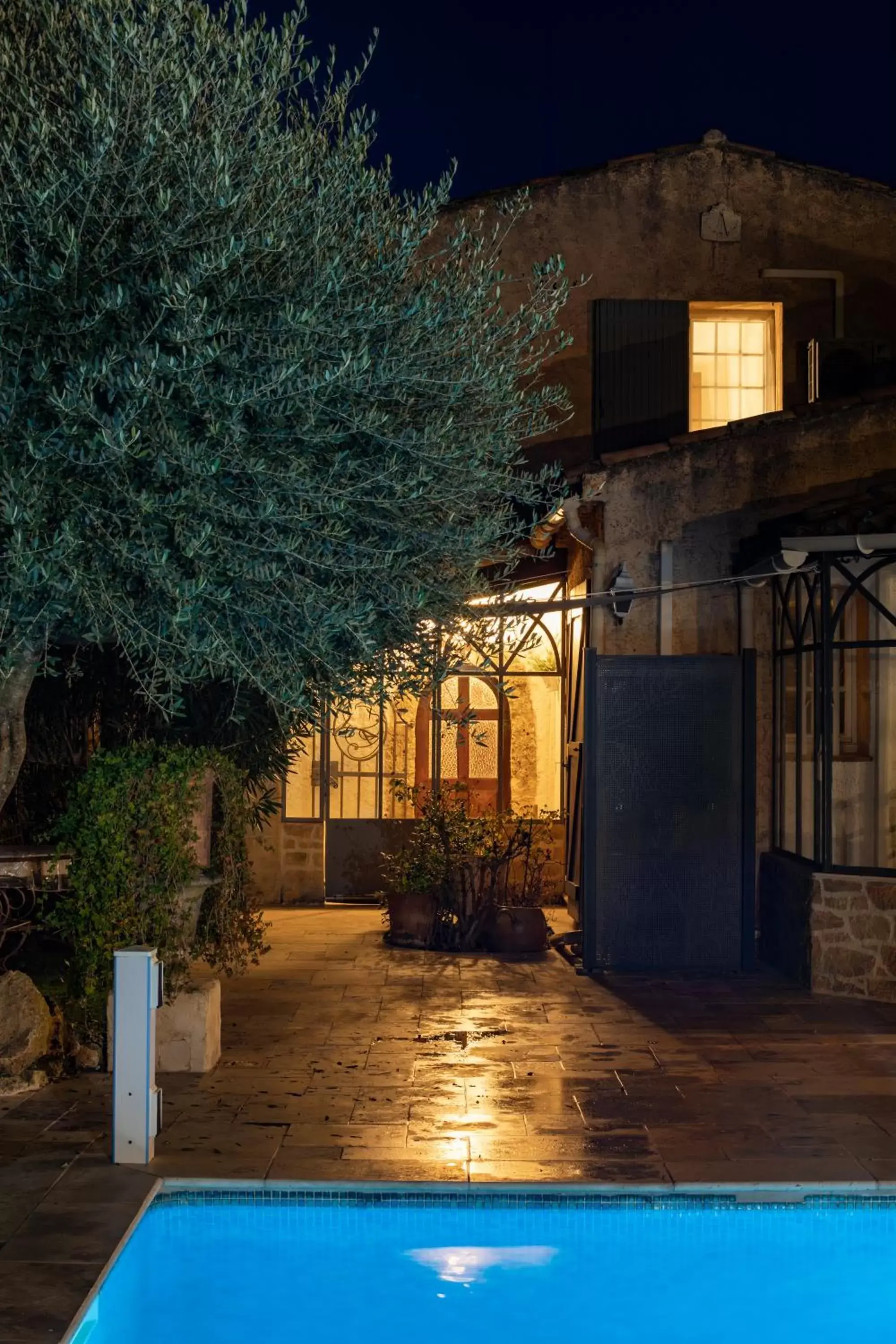 Property building, Swimming Pool in La Bastide du Mûrier