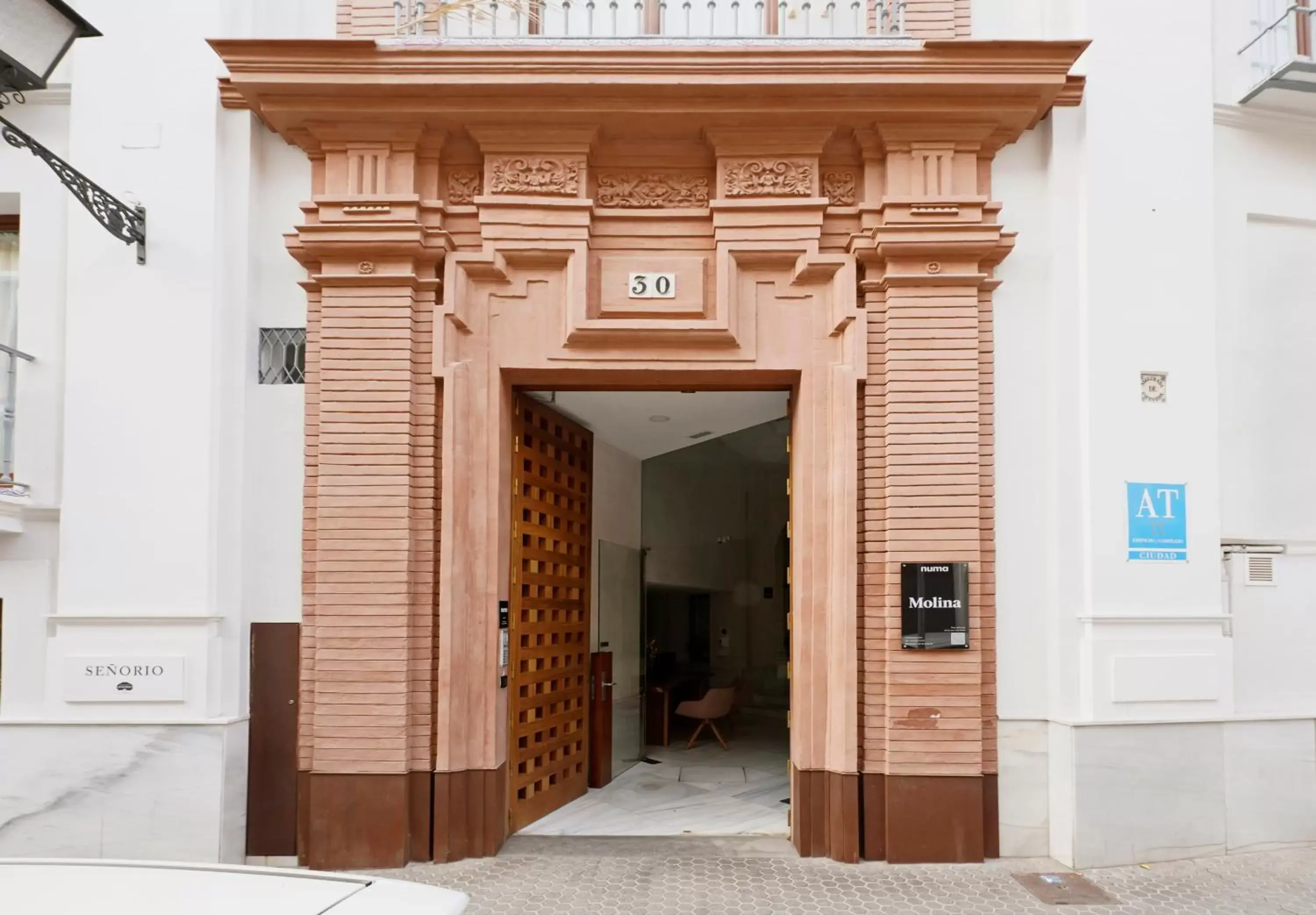 Facade/entrance in numa I Molina Apartments
