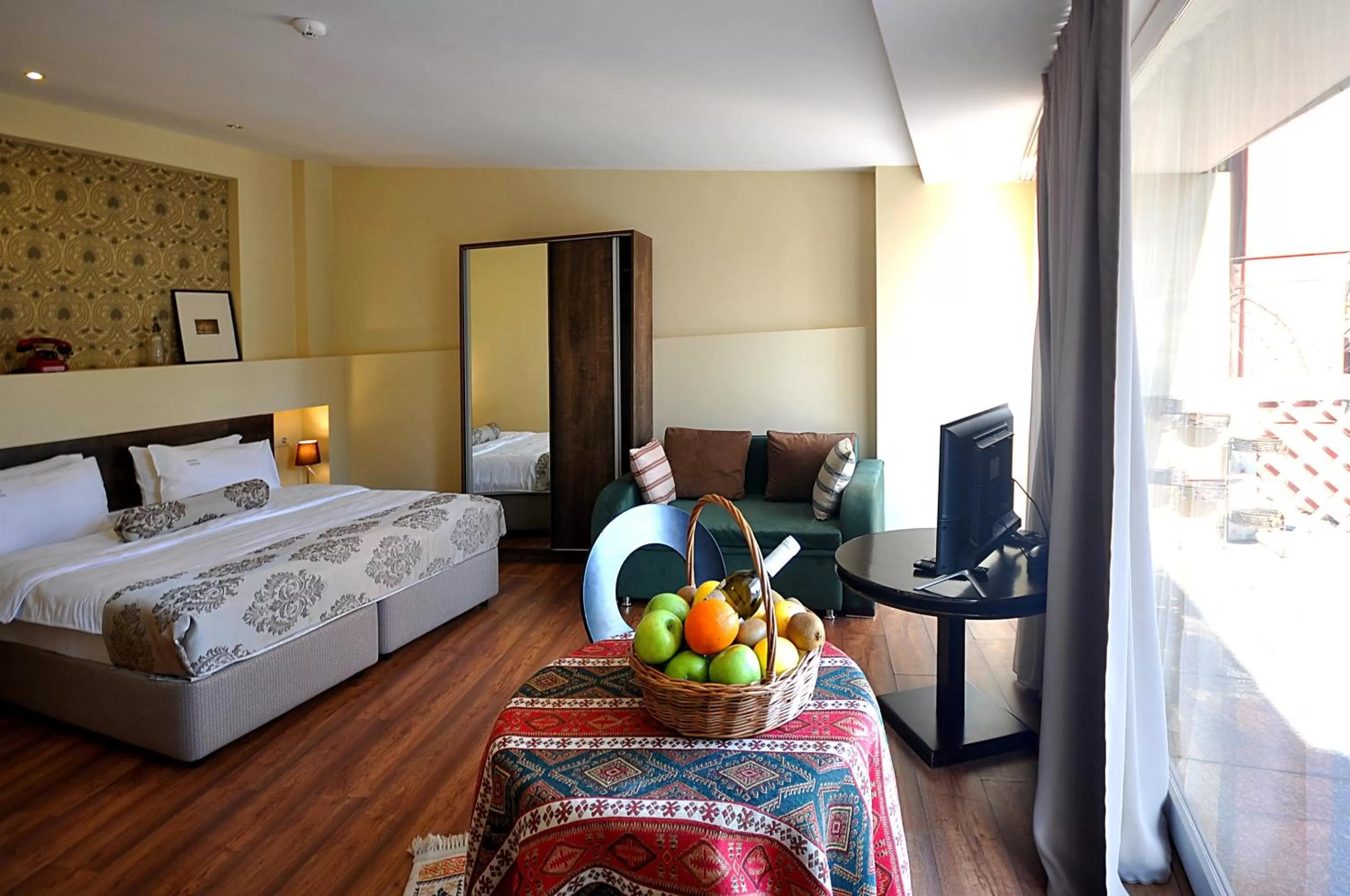 Photo of the whole room, Bed in Tekla Palace By Urban Hotels