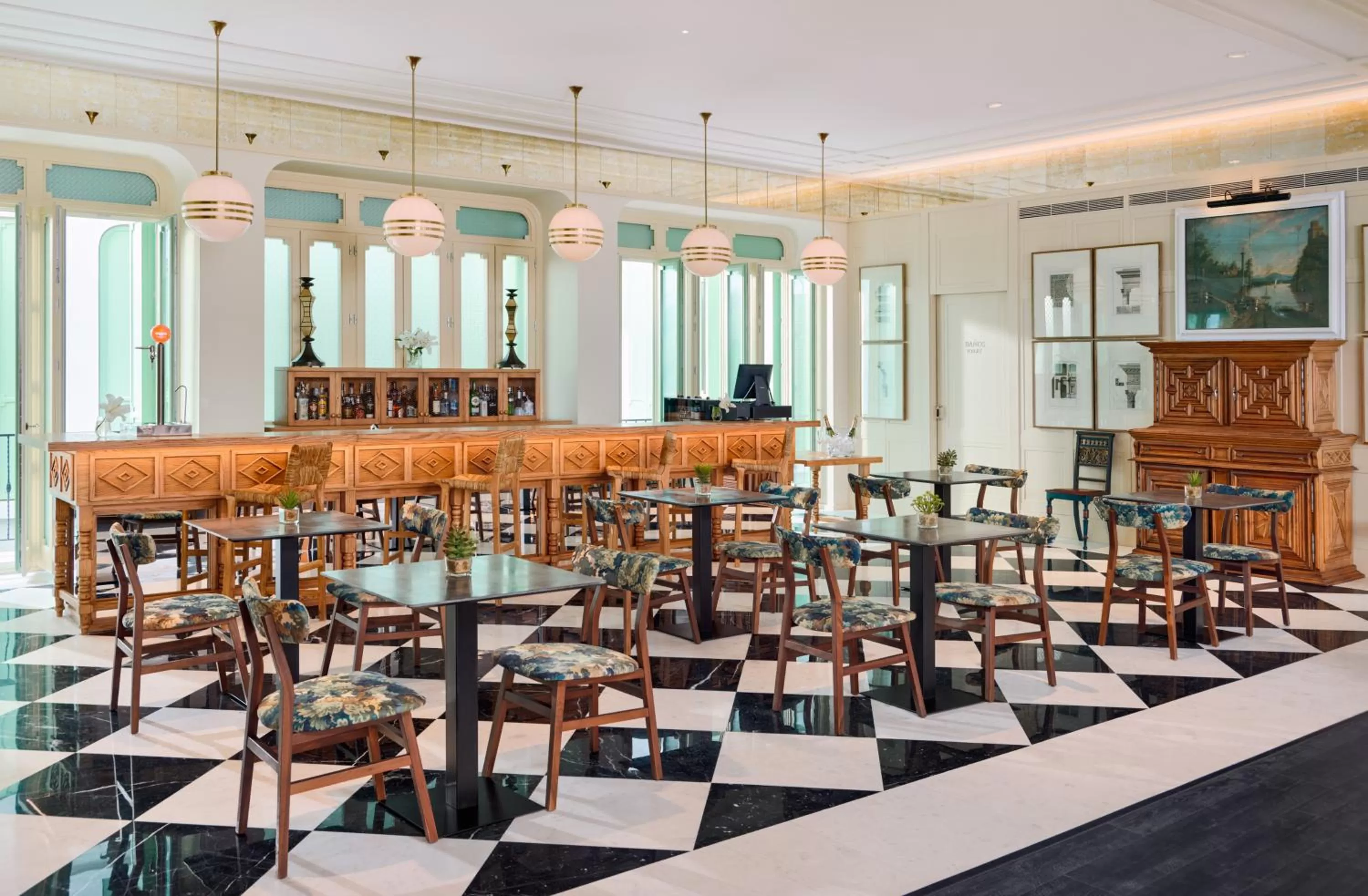 Lounge or bar in H10 Casa de la Plata