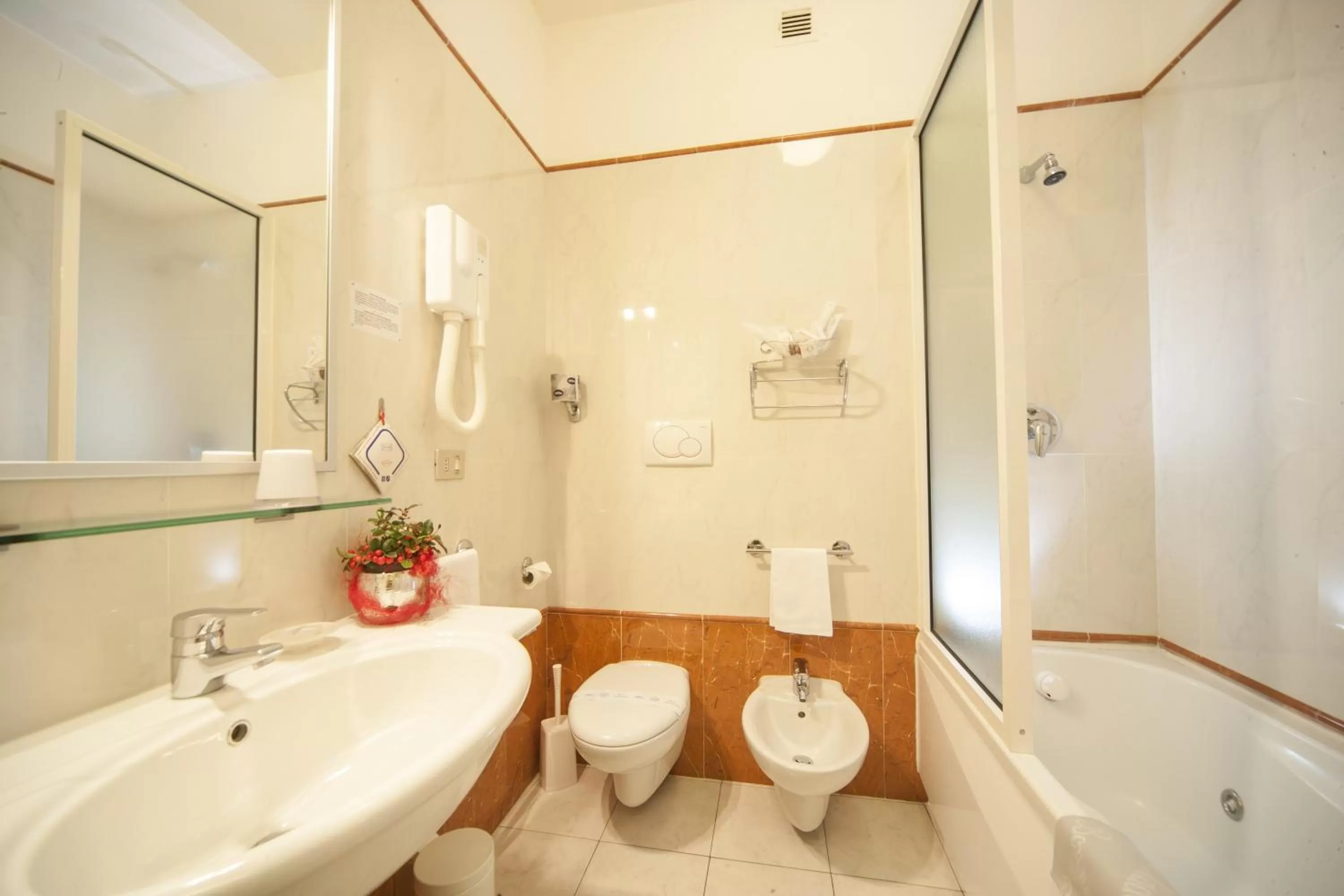 Bathroom in Hotel Bisanzio