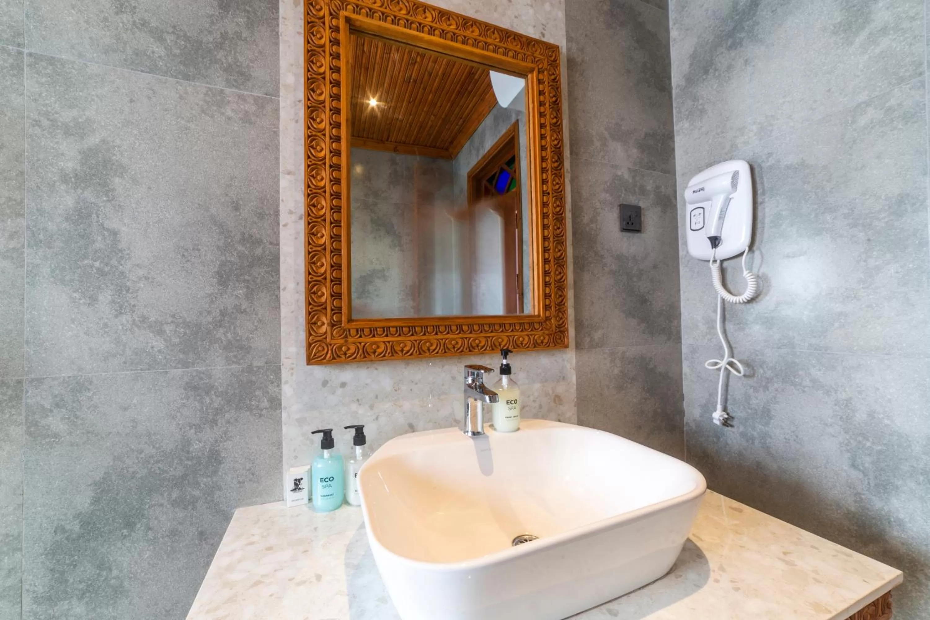 Bathroom in Tembo House Hotel