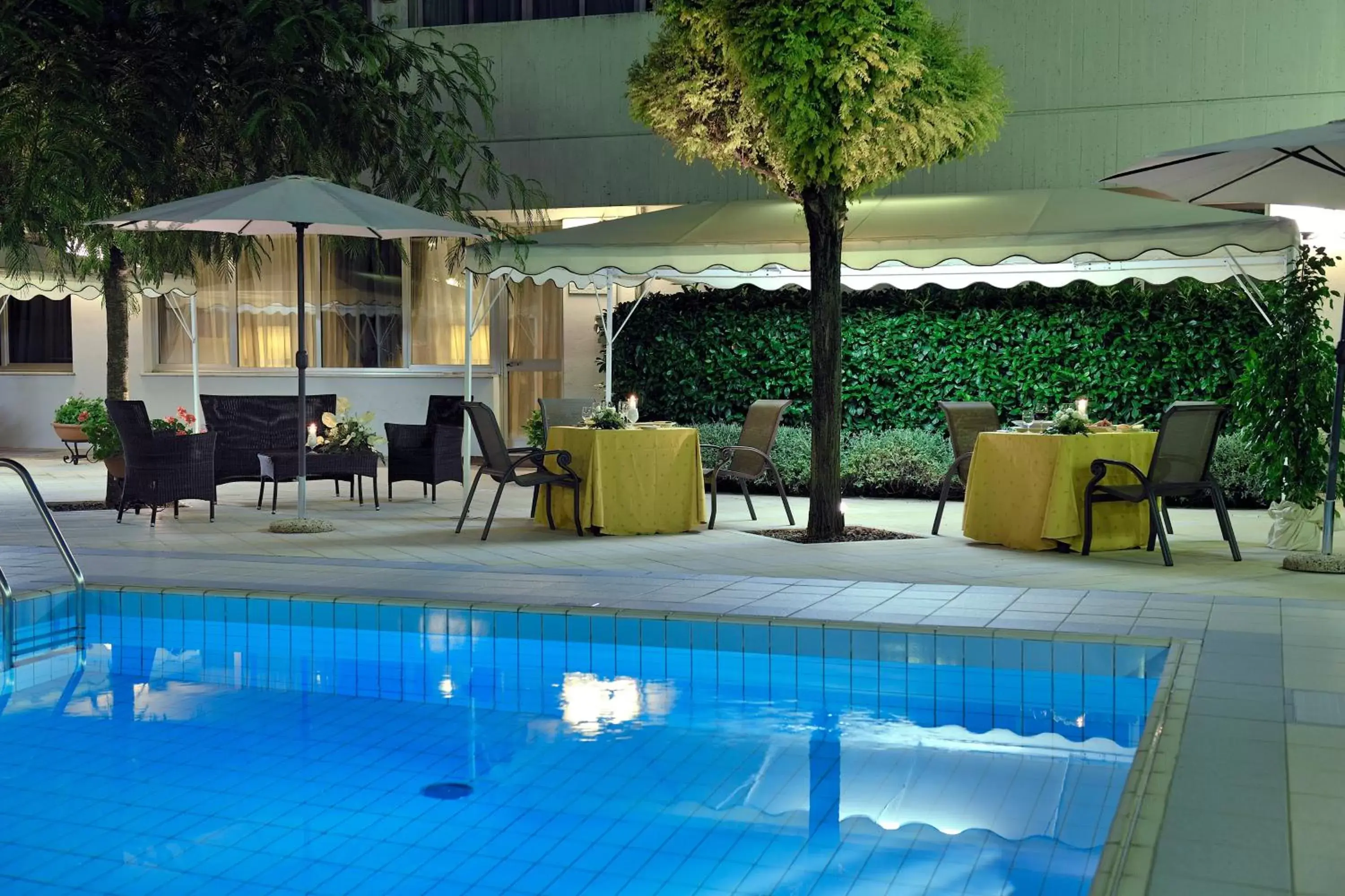 Swimming pool in Perugia Plaza Hotel