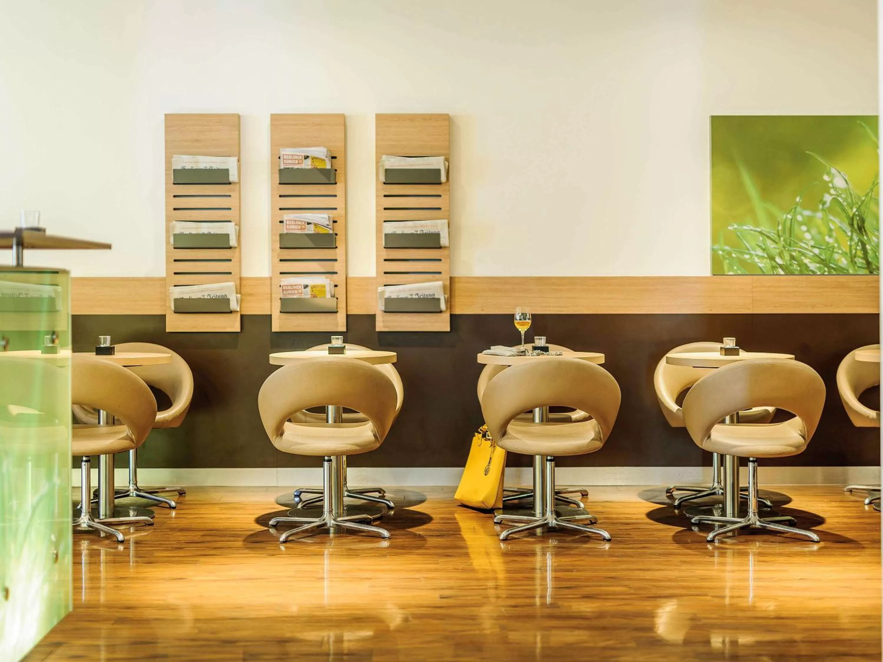 Lounge or bar in ibis Berlin Messe