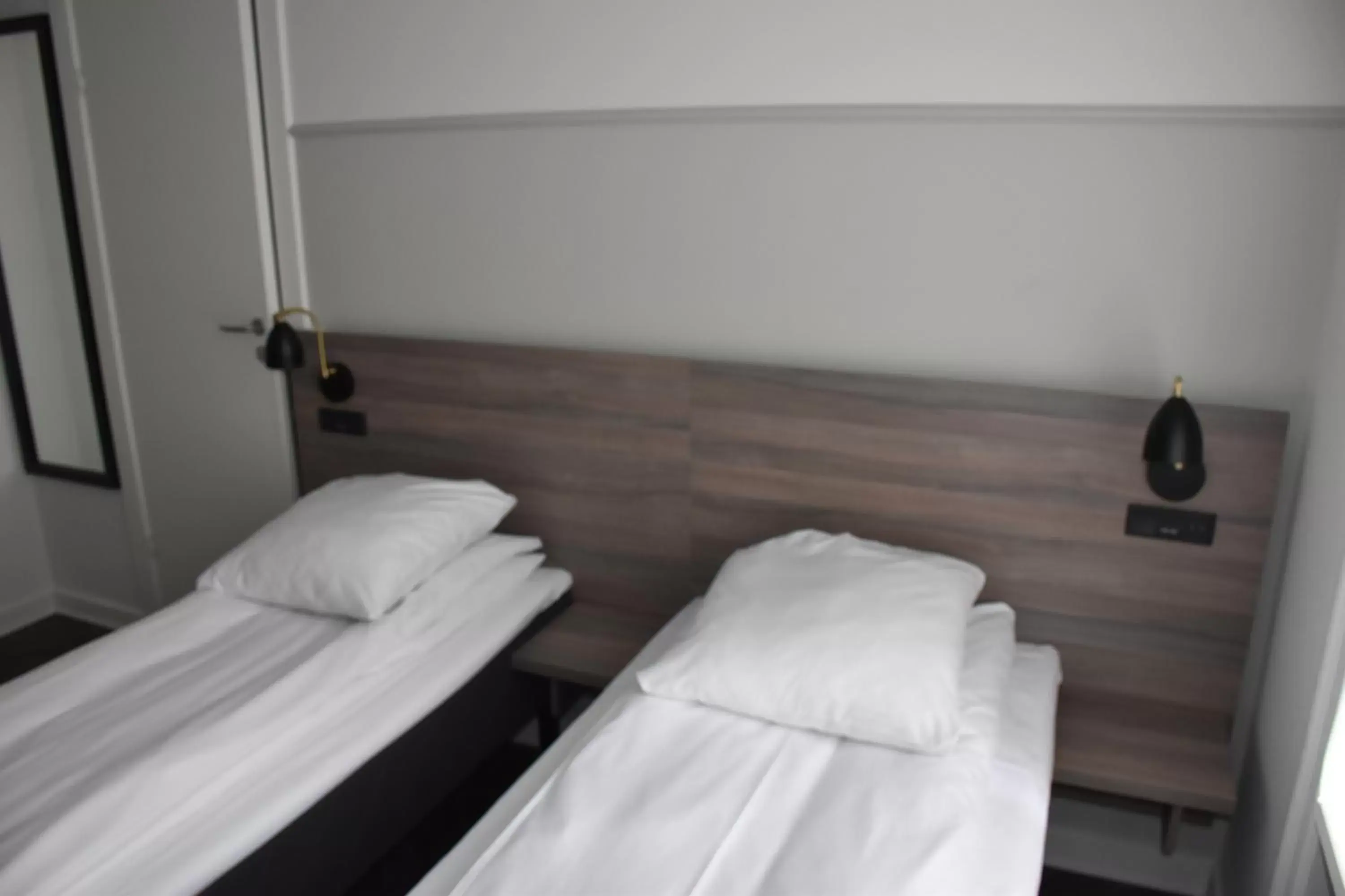 Bedroom, Bed in Go Hotel Saga