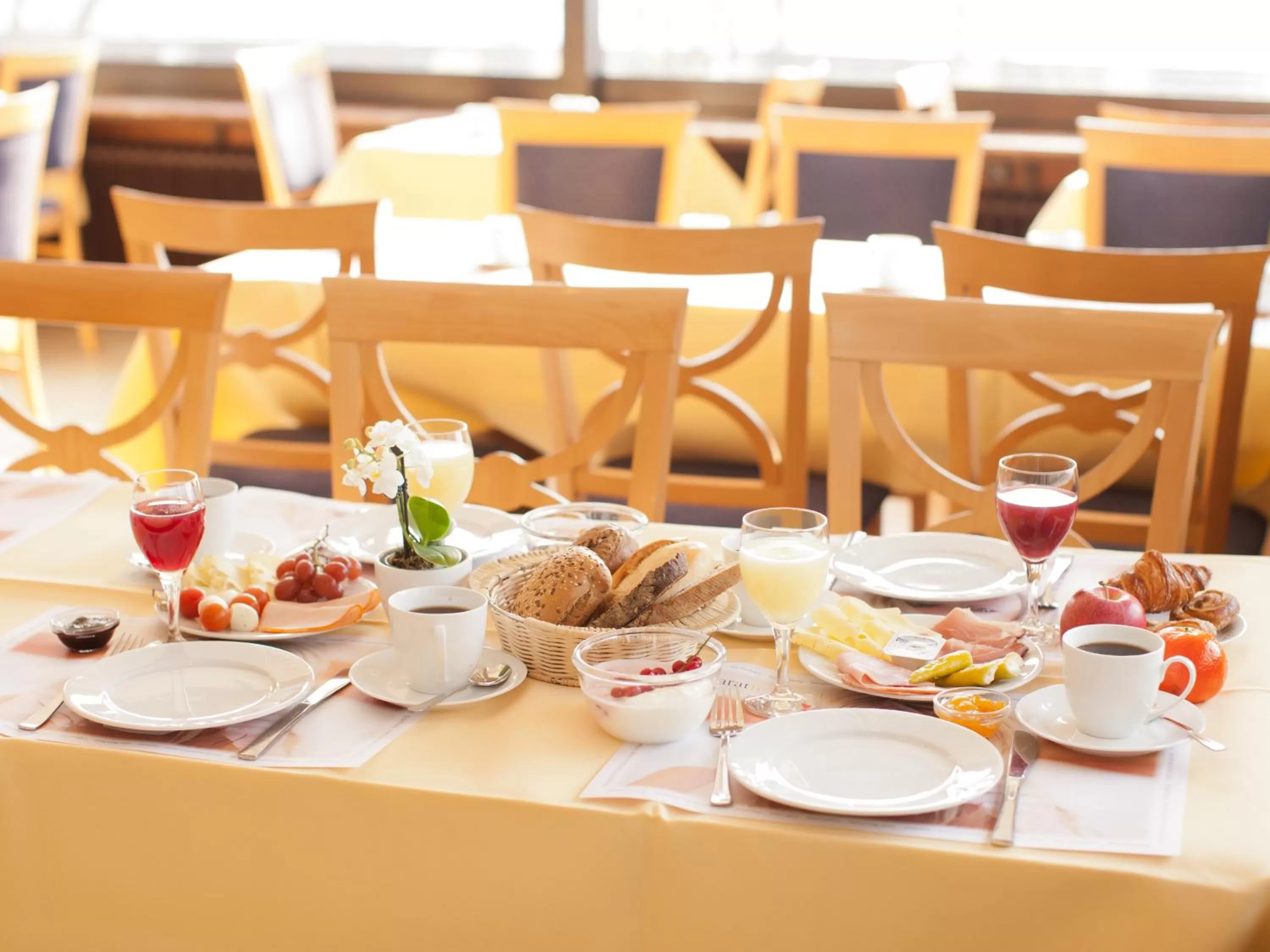 Buffet breakfast in Hotel Traube Rüdesheim