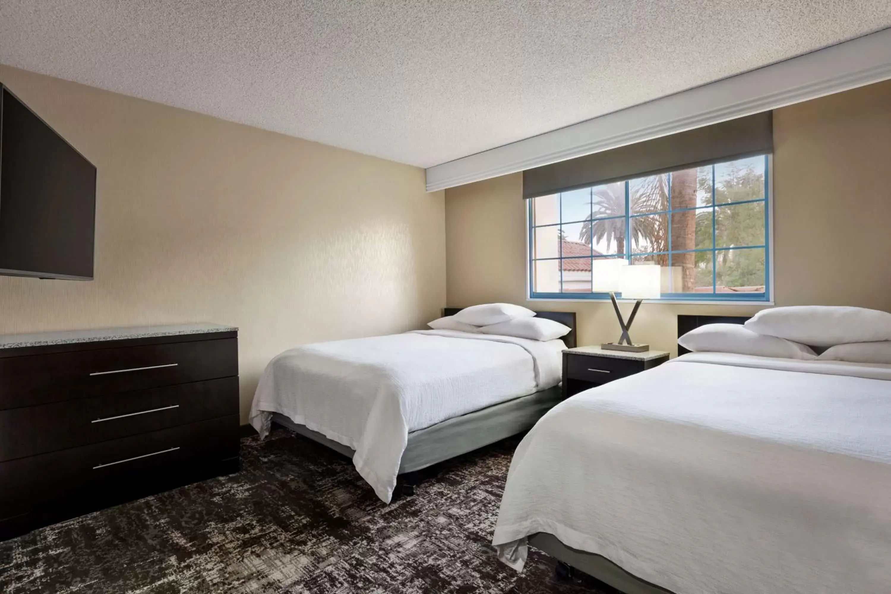 Bed in Embassy Suites by Hilton Arcadia-Pasadena Area